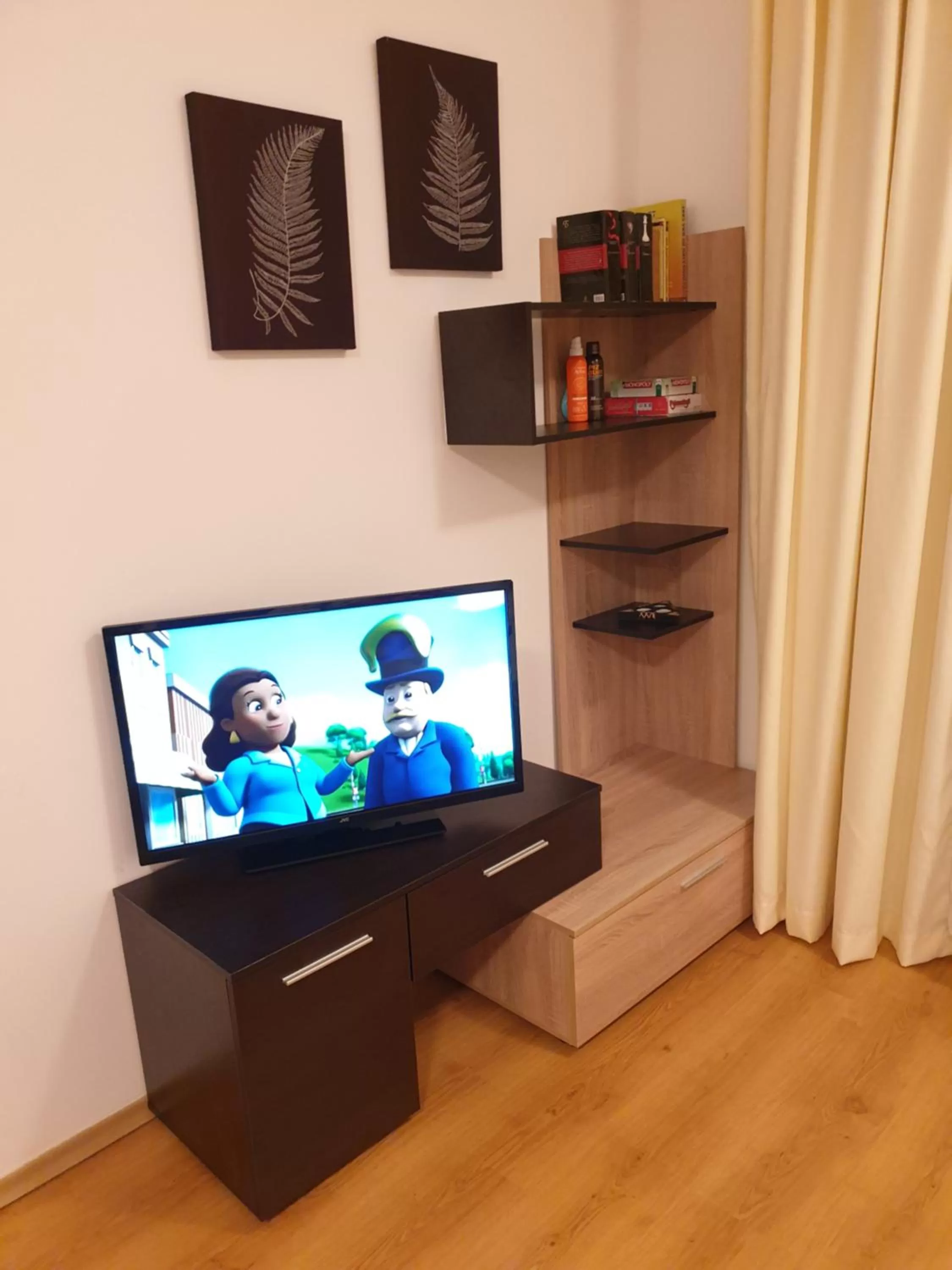 People in Private Studio in Aspen Golf and Ski Resort