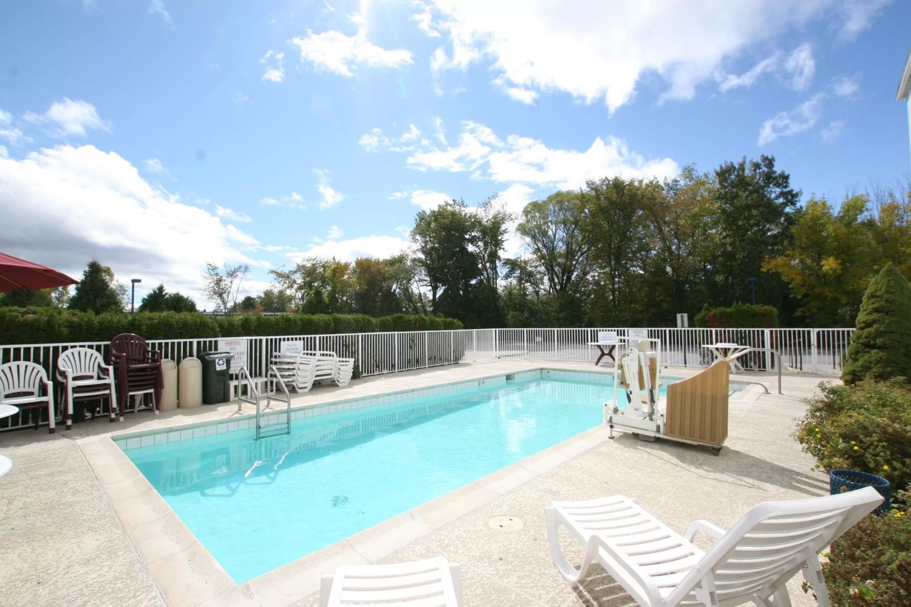 Swimming pool in Motel 6-Colchester, VT - Burlington