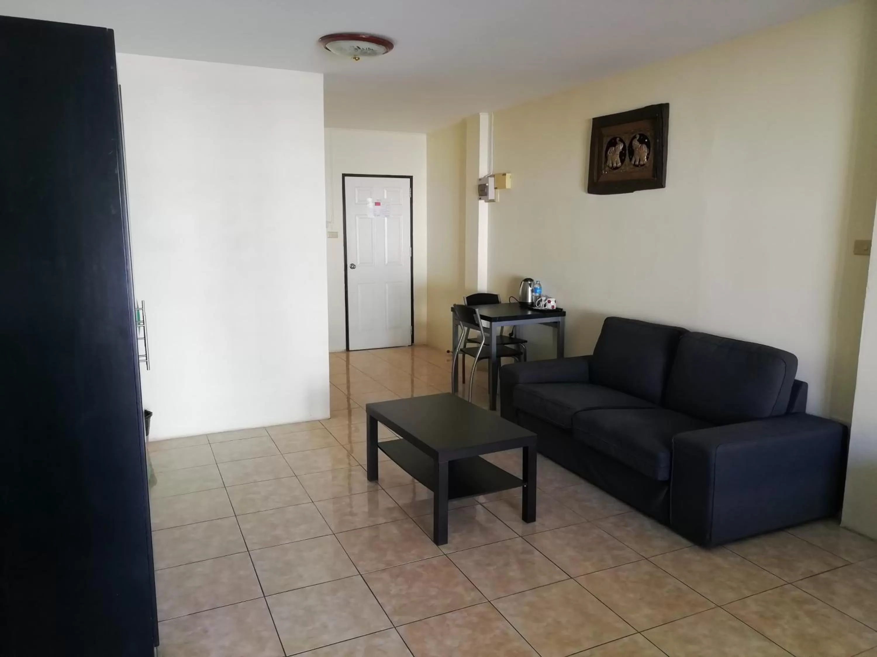 Seating area in Dania