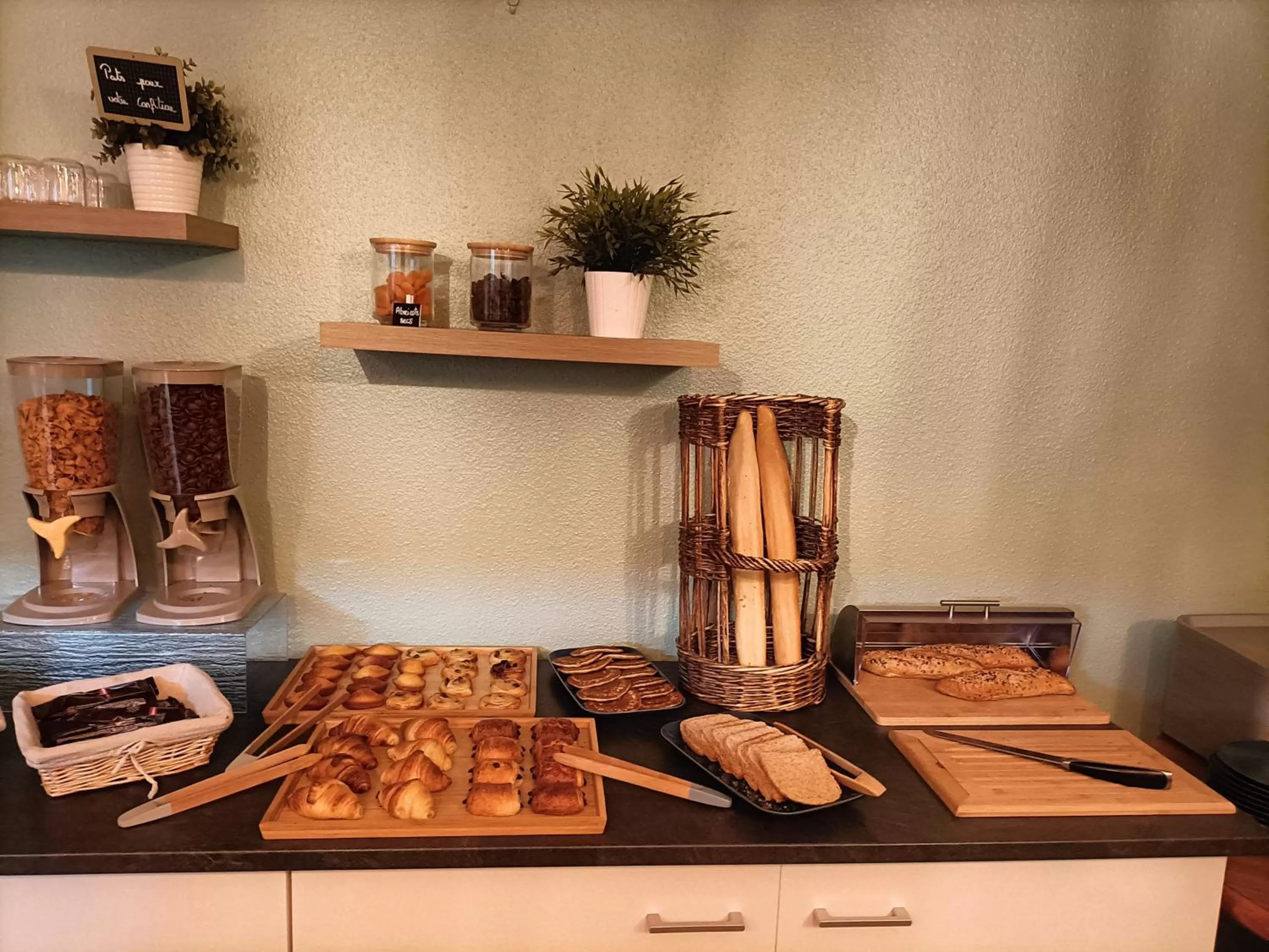 Breakfast in Hotel Inn Design La Rochelle