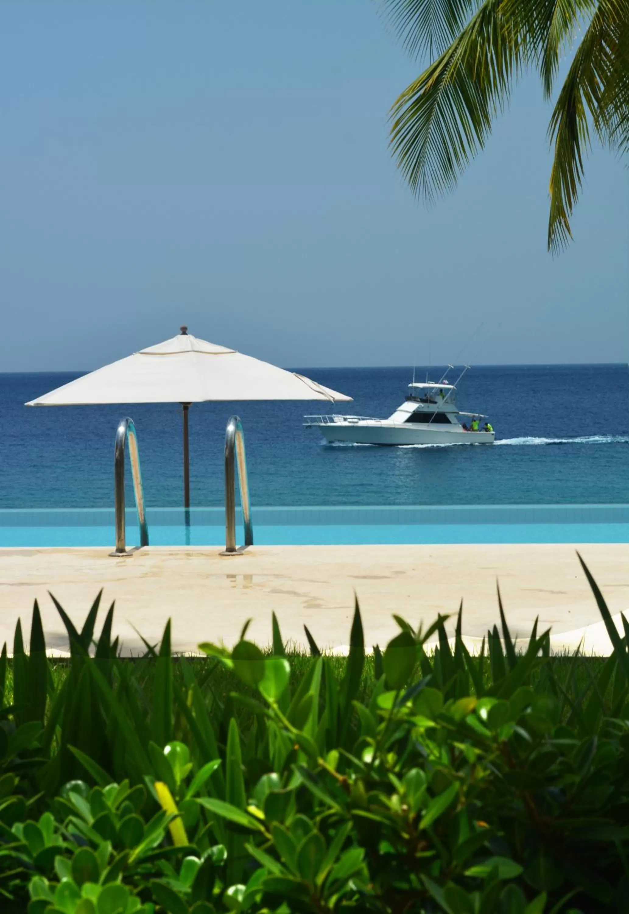 Beach in Instyle Residences at Infiniti Blu