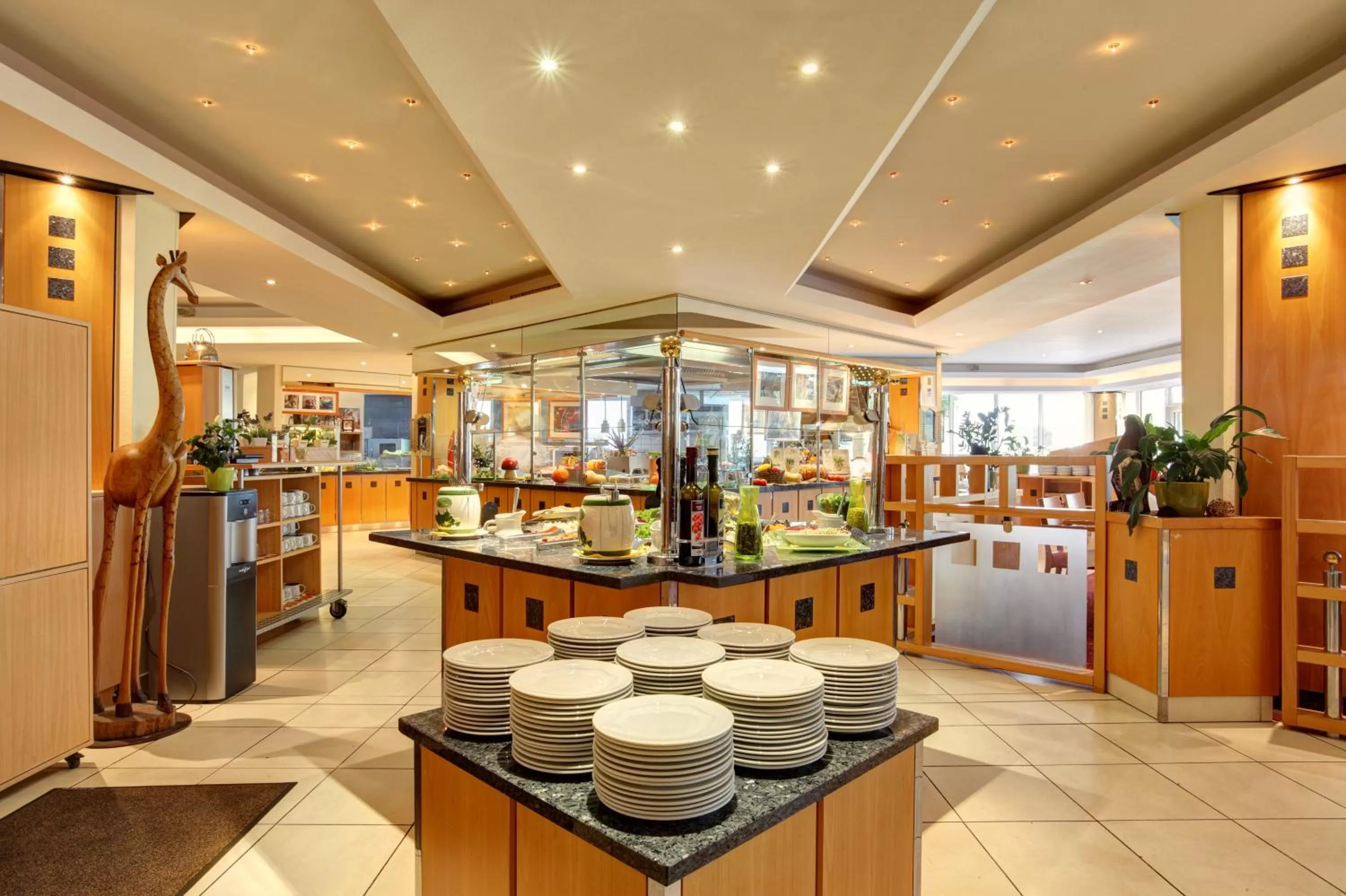 Restaurant/places to eat in ABACUS Tierpark Hotel