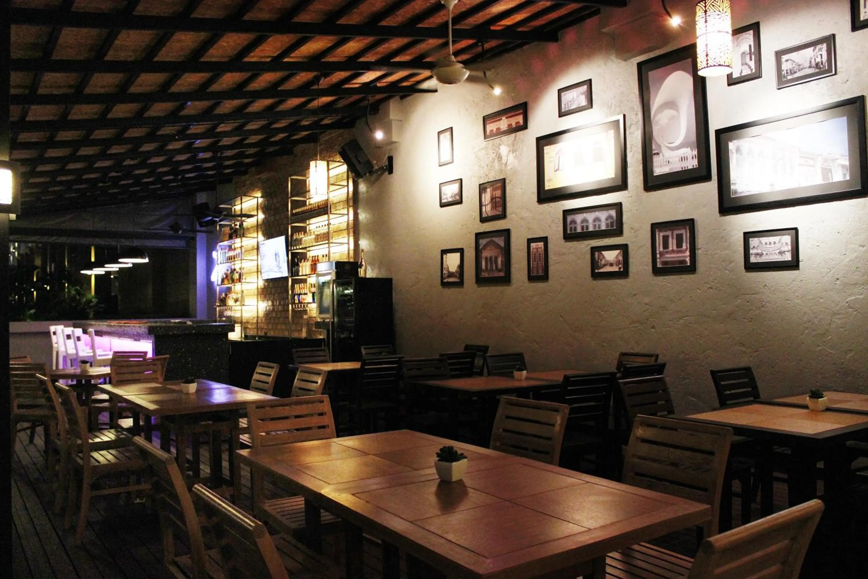 Lounge or bar in Kata Sea Breeze Resort - SHA Plus