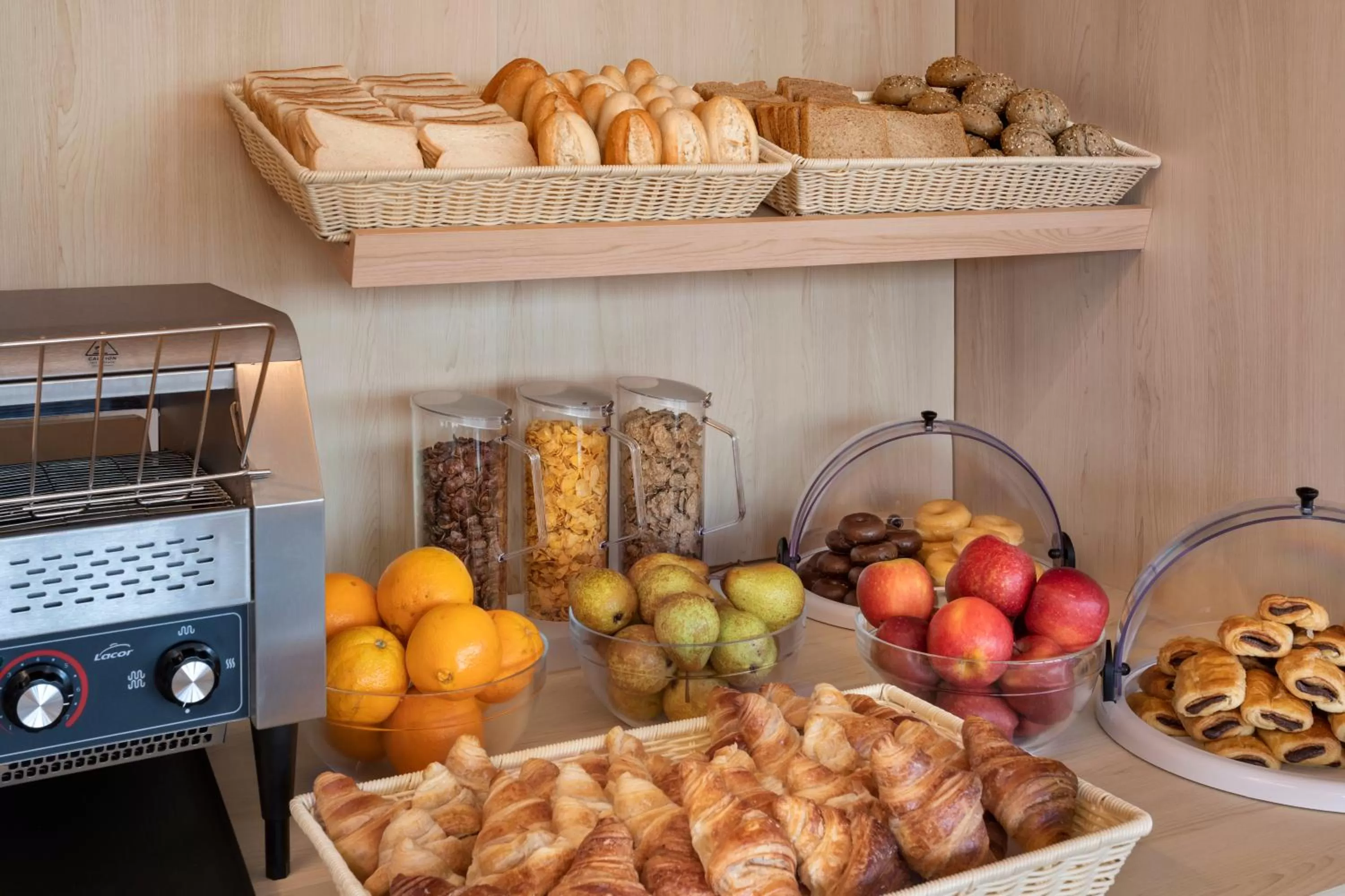 Breakfast in B&B HOTEL Famalicão