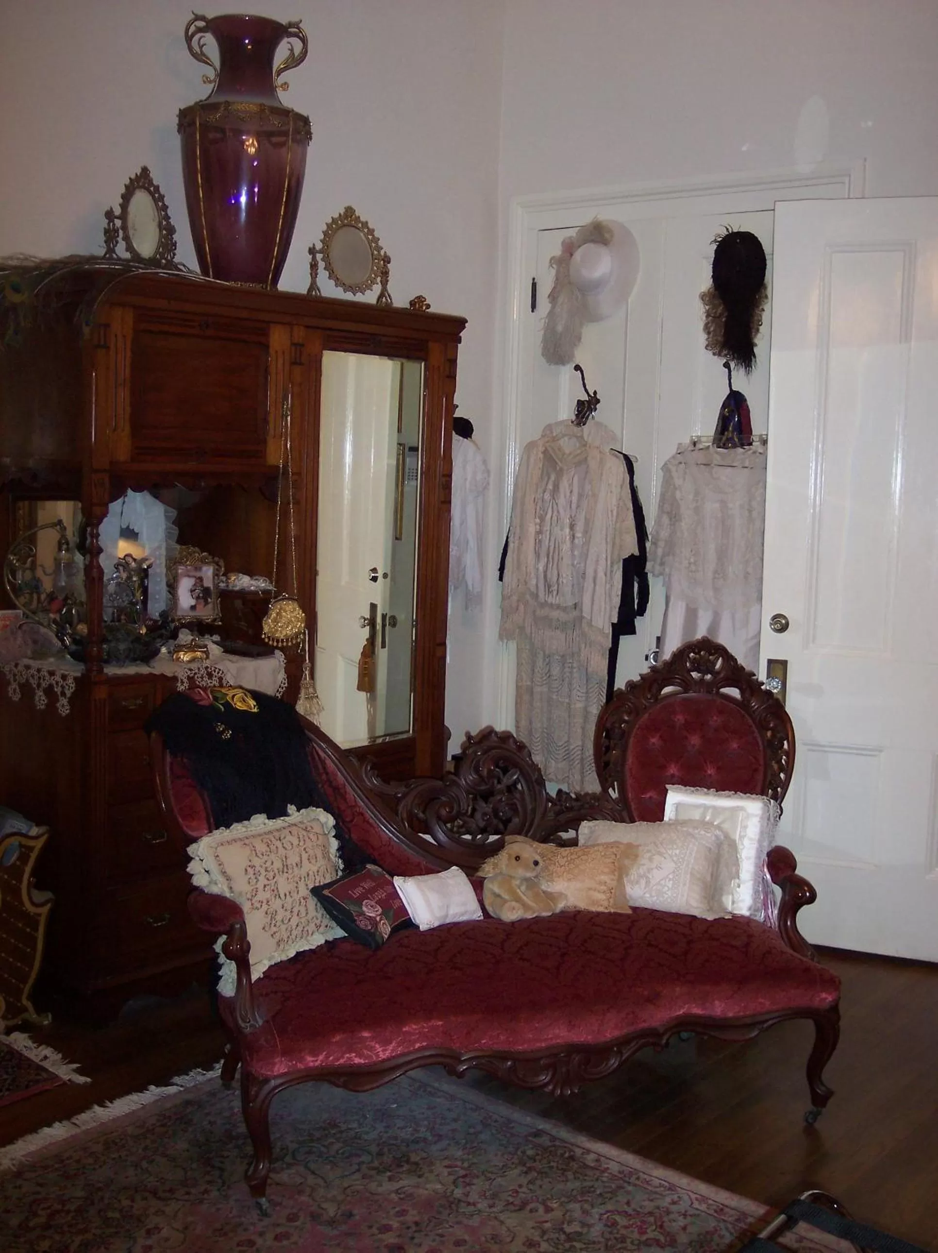 Decorative detail, Seating Area in Shadowlawn Bed and Breakfast