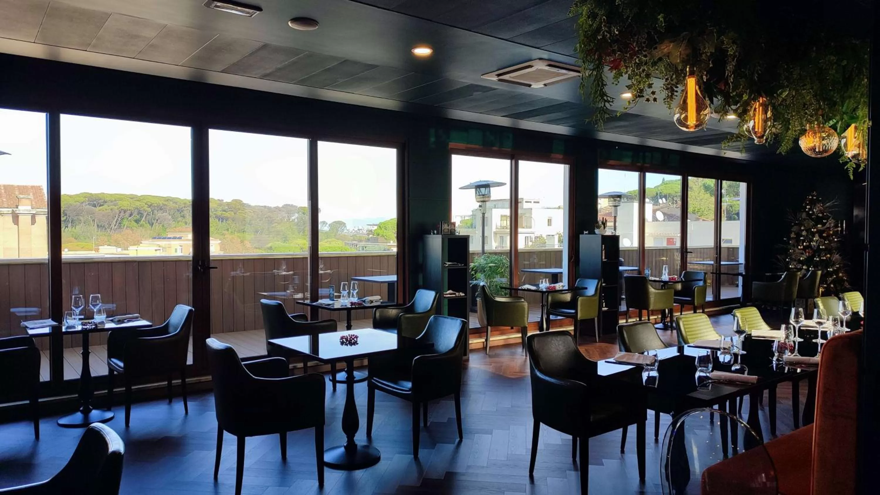 Restaurant/places to eat in Radisson Blu GHR Rome