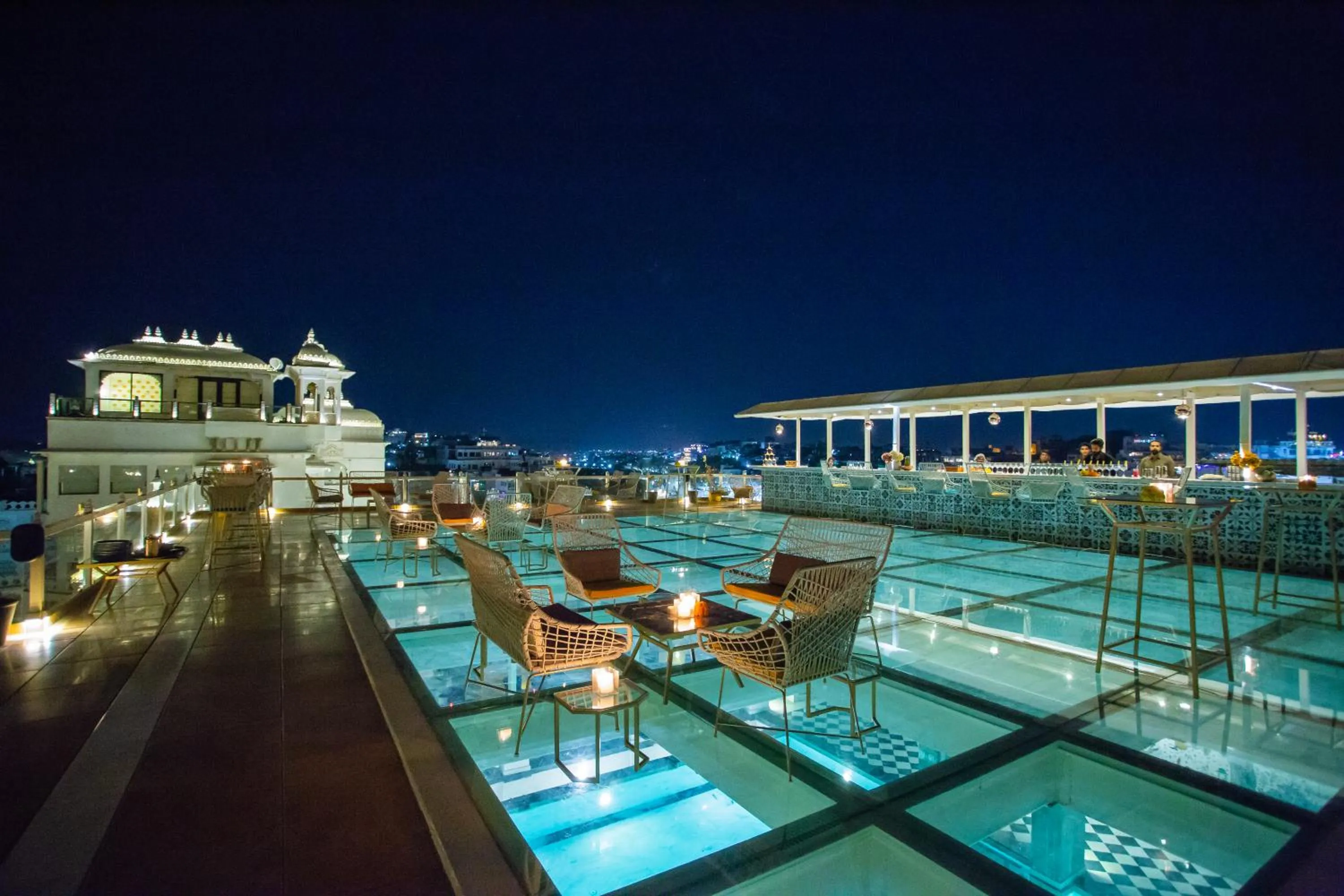 Restaurant/places to eat in Hotel Udai Kothi