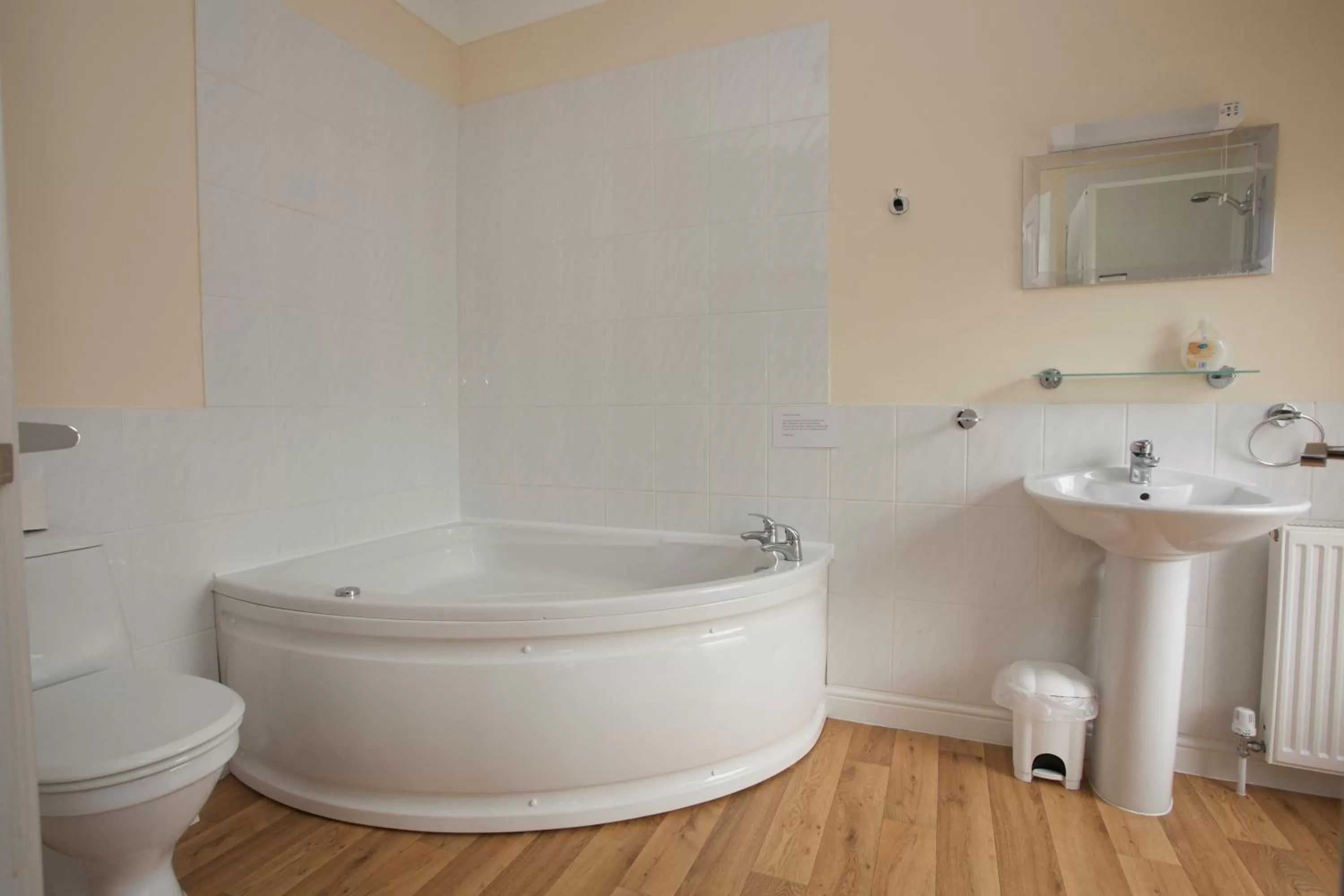 Bathroom in All Seasons Lodge Hotel