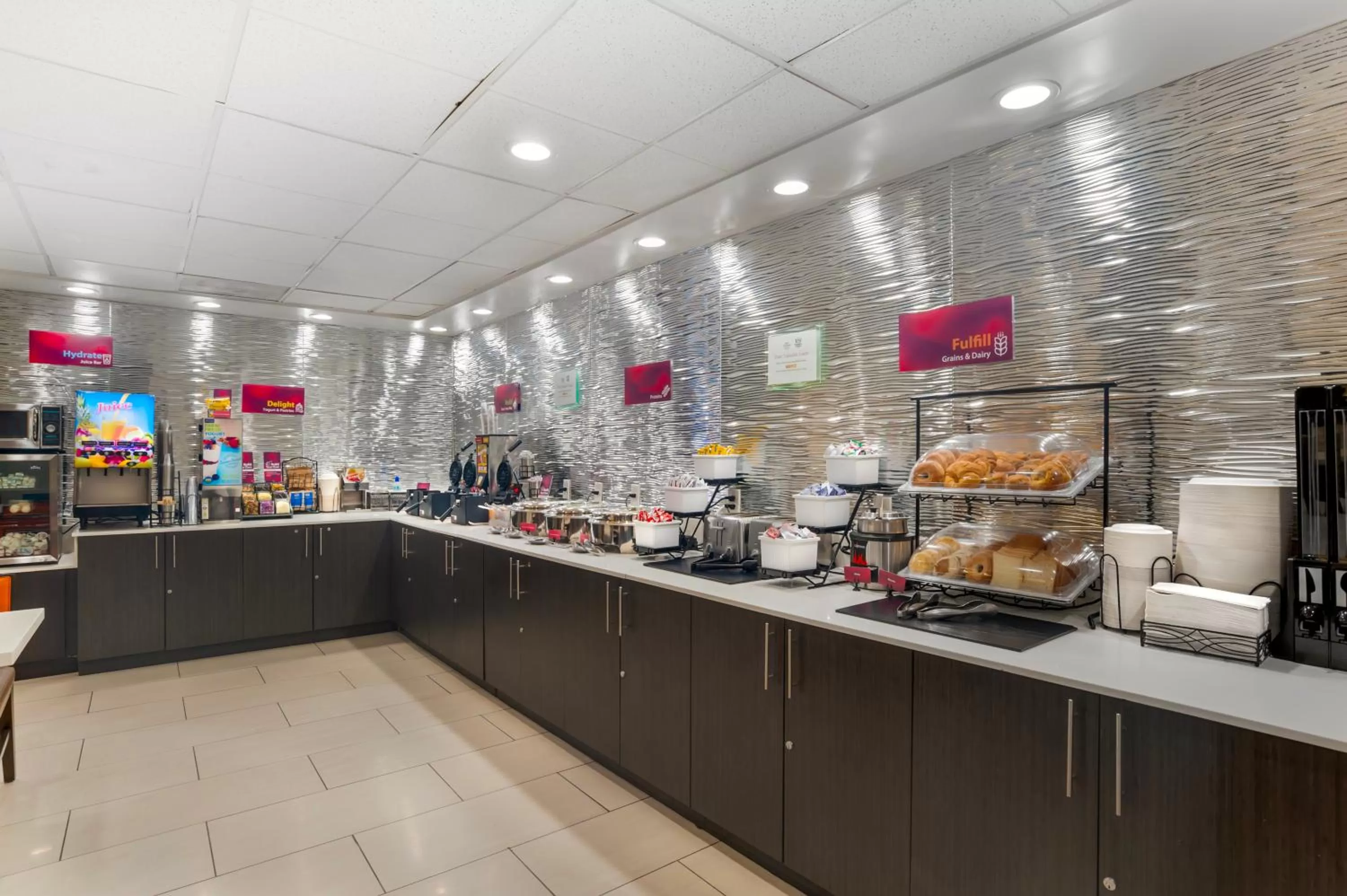 Food and drinks in Best Western Plus Commerce Hotel