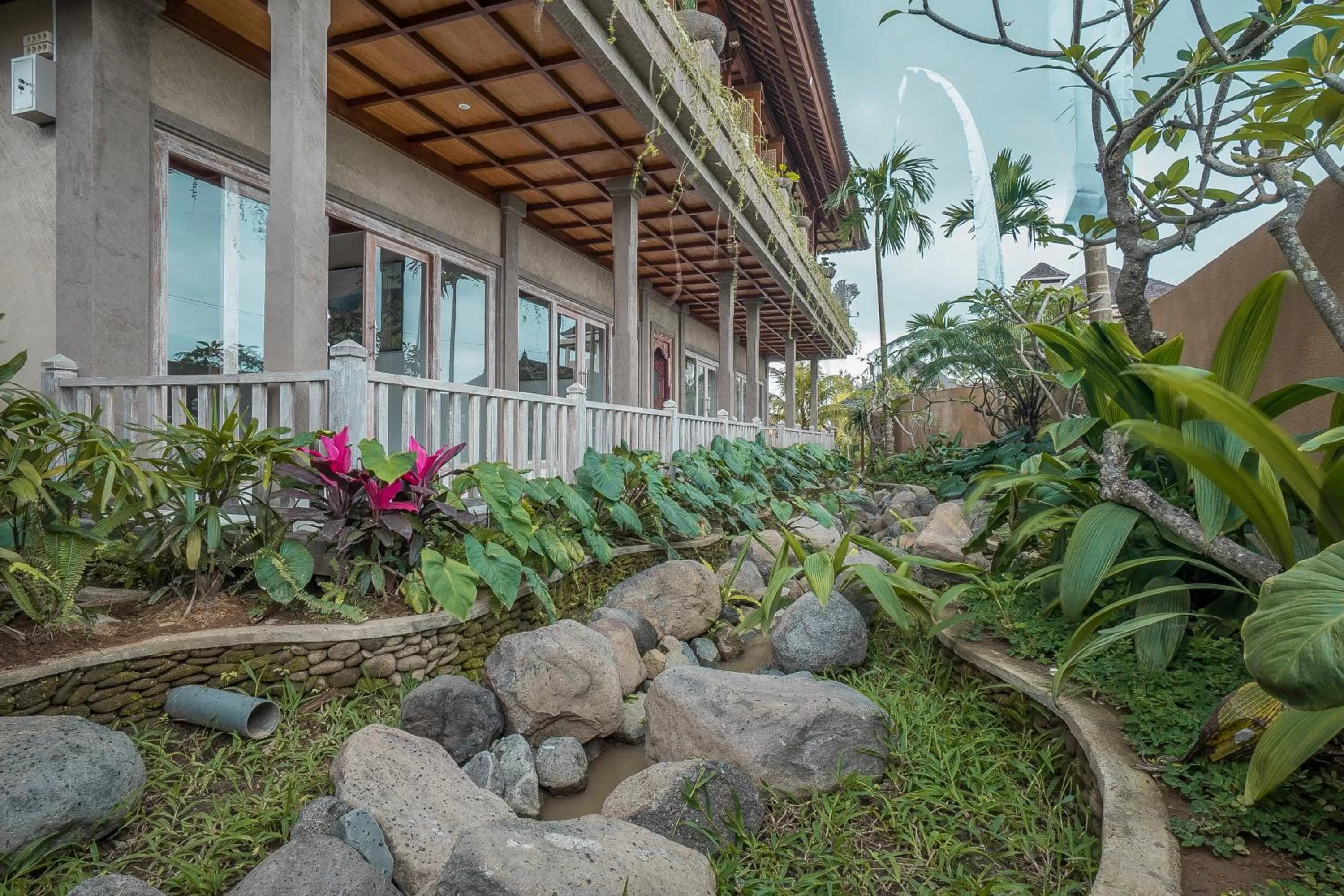 Patio in Gerindem Cottages
