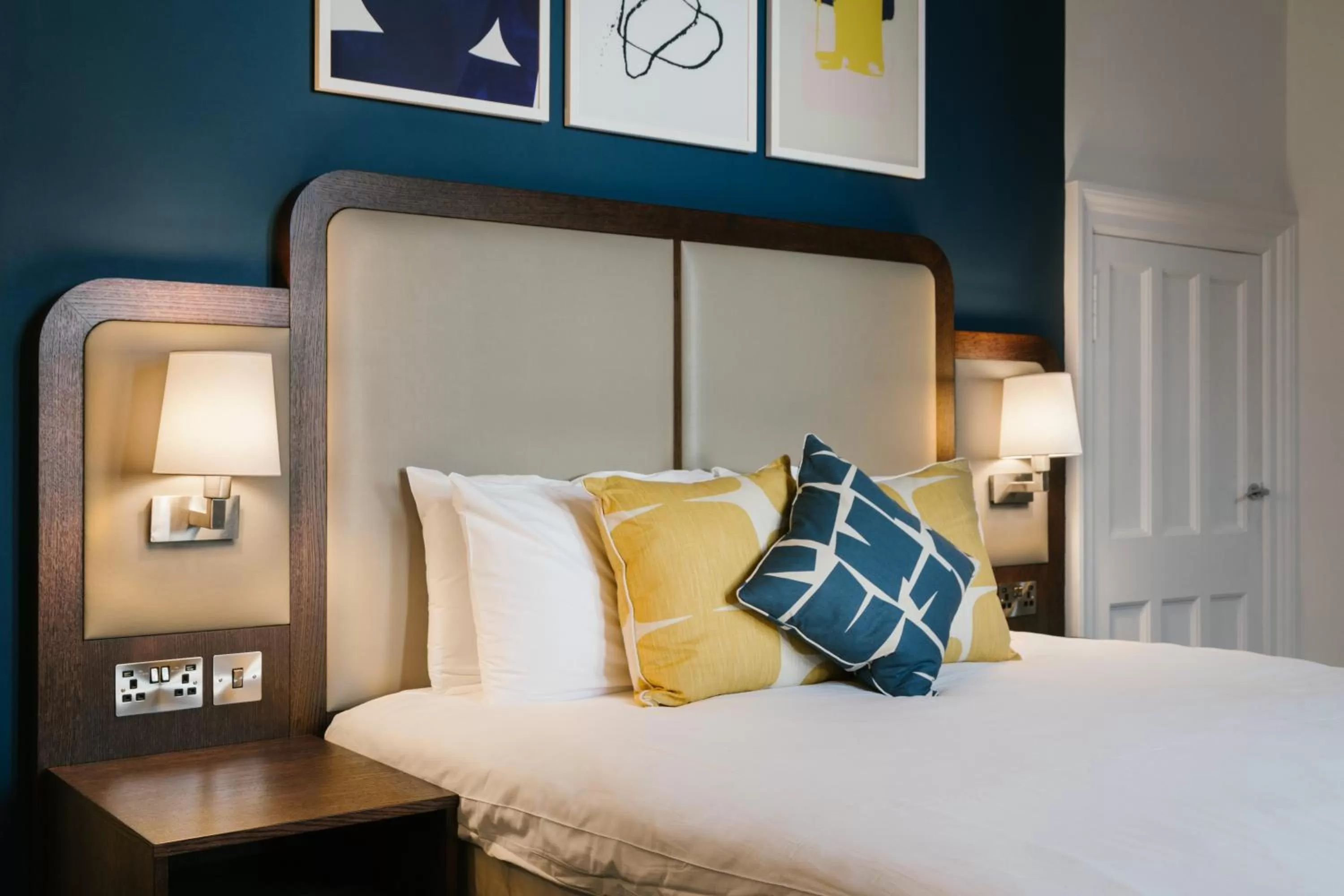 Photo of the whole room, Bed in voco Grand Central Glasgow by IHG