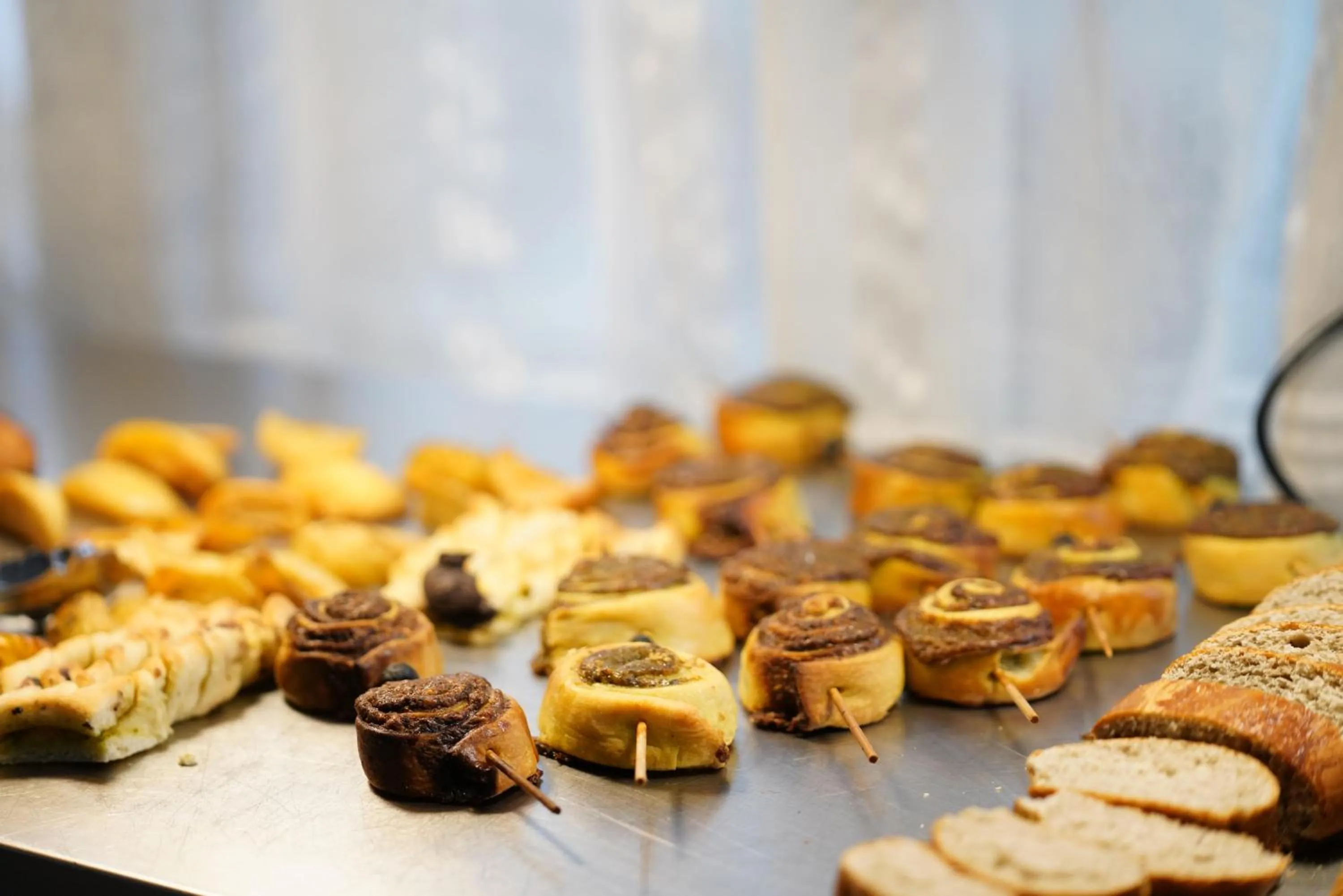 Restaurant/places to eat in Mado Hotel