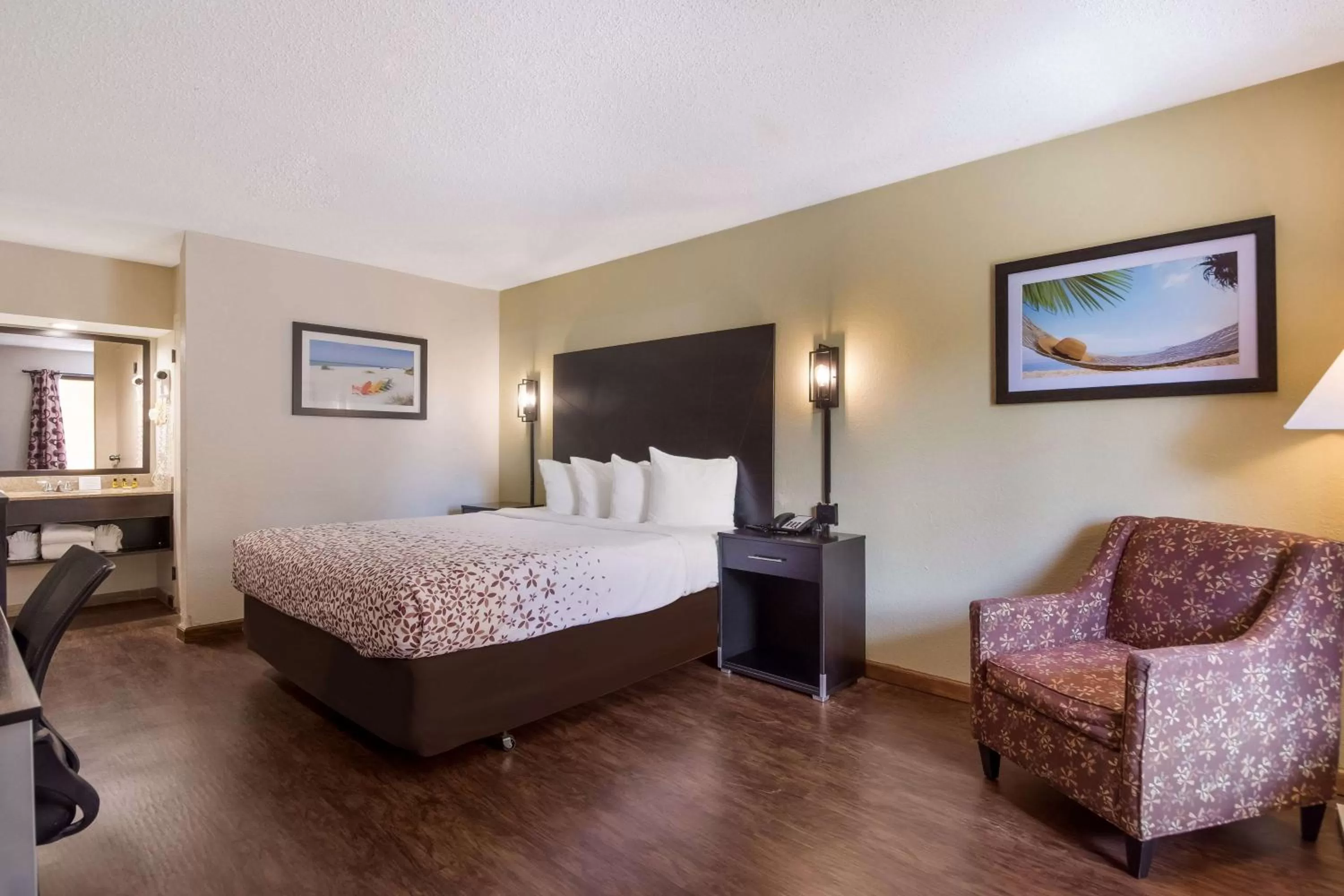 Bedroom, Bed in SureStay Hotel by Best Western St Pete Clearwater Airport