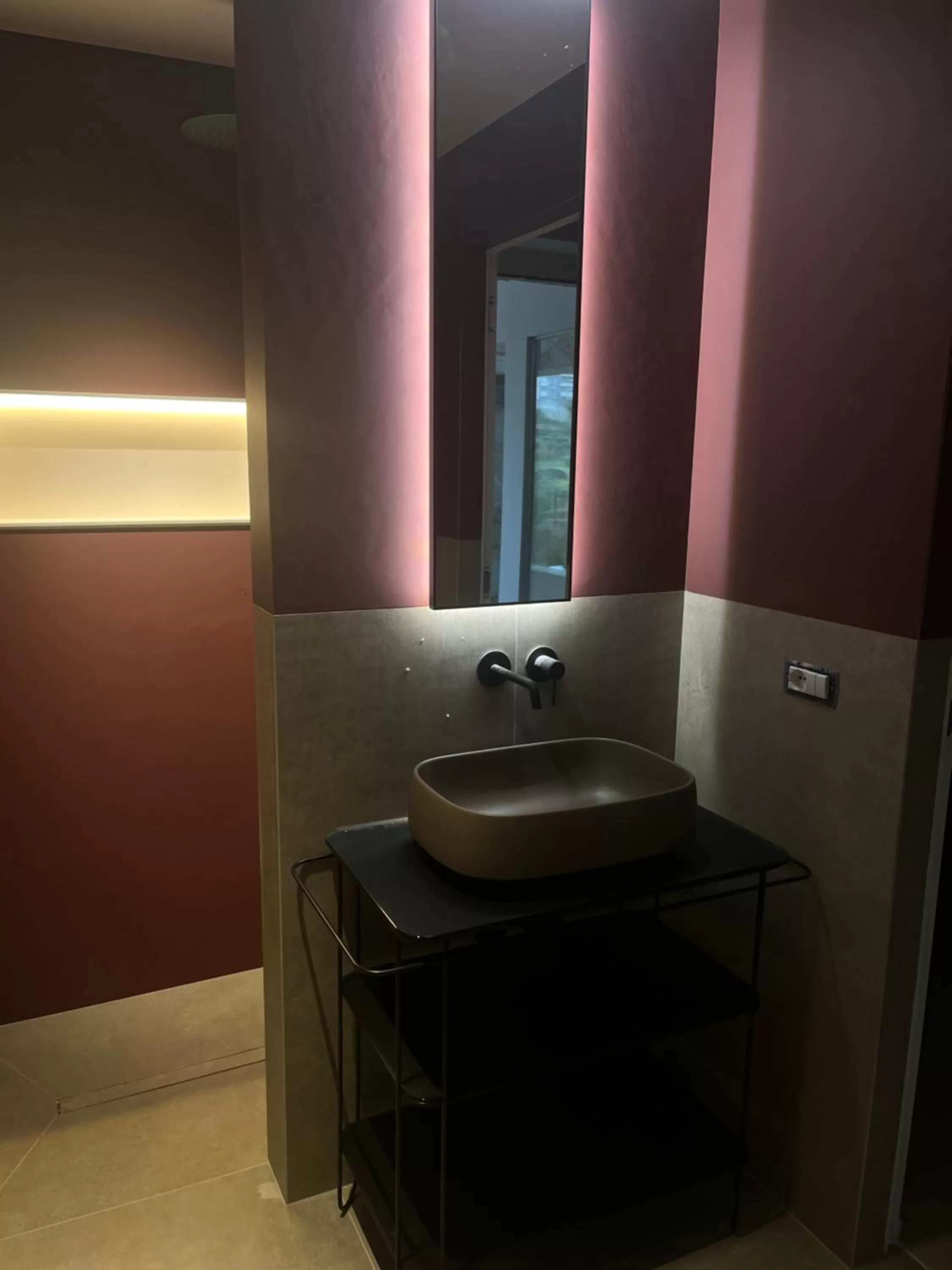 Shower in Hotel Cave Del Sole