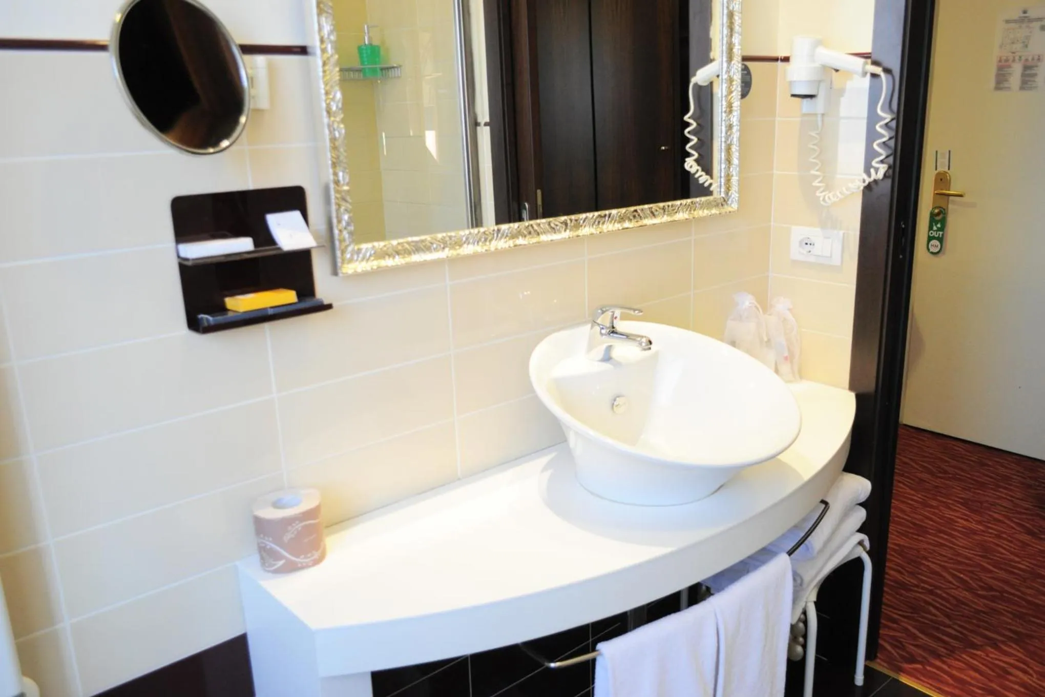 Bathroom in Hotel Maggiore