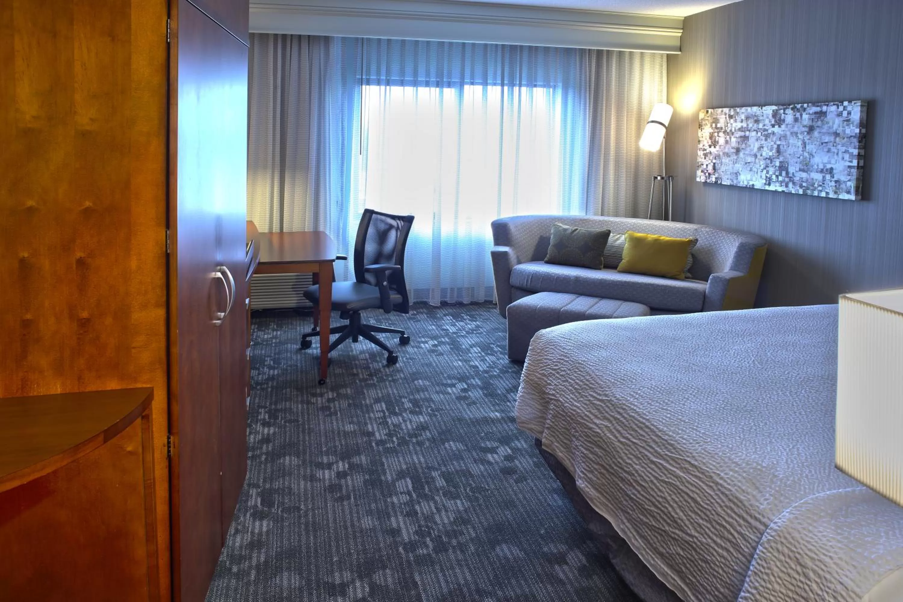 Bed in Courtyard by Marriott Hamilton
