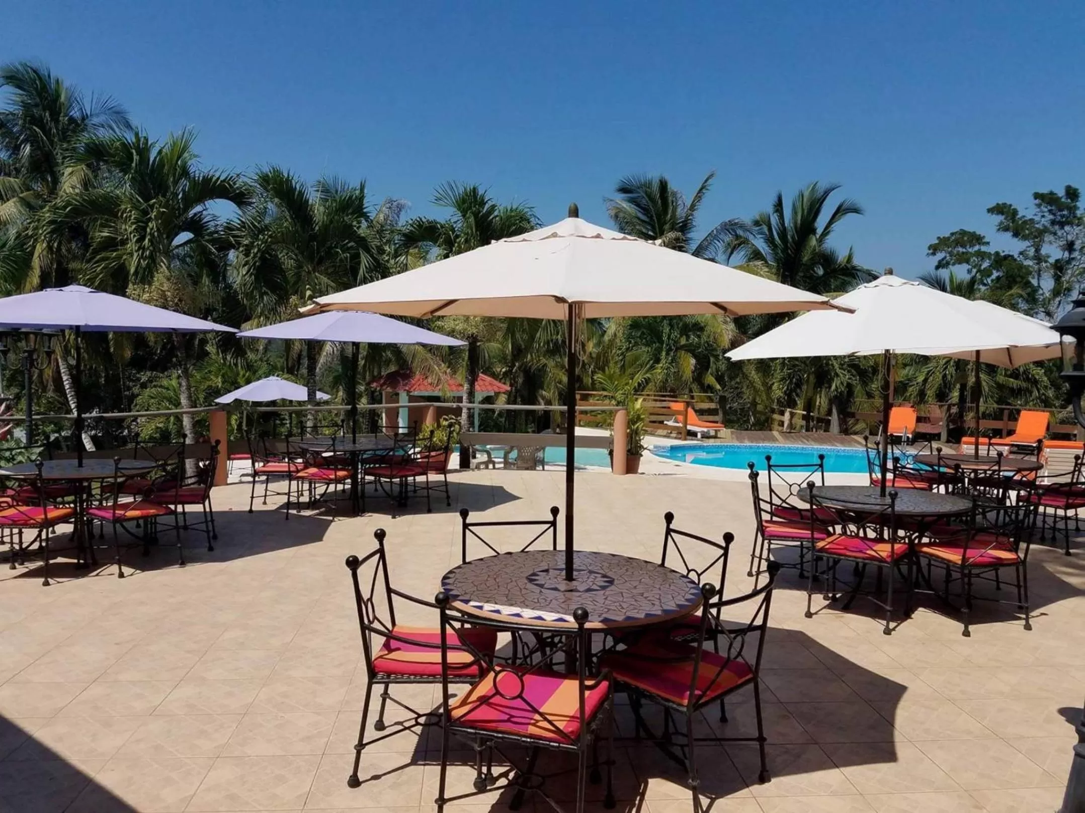 Restaurant/places to eat in The Log Cab-Inn