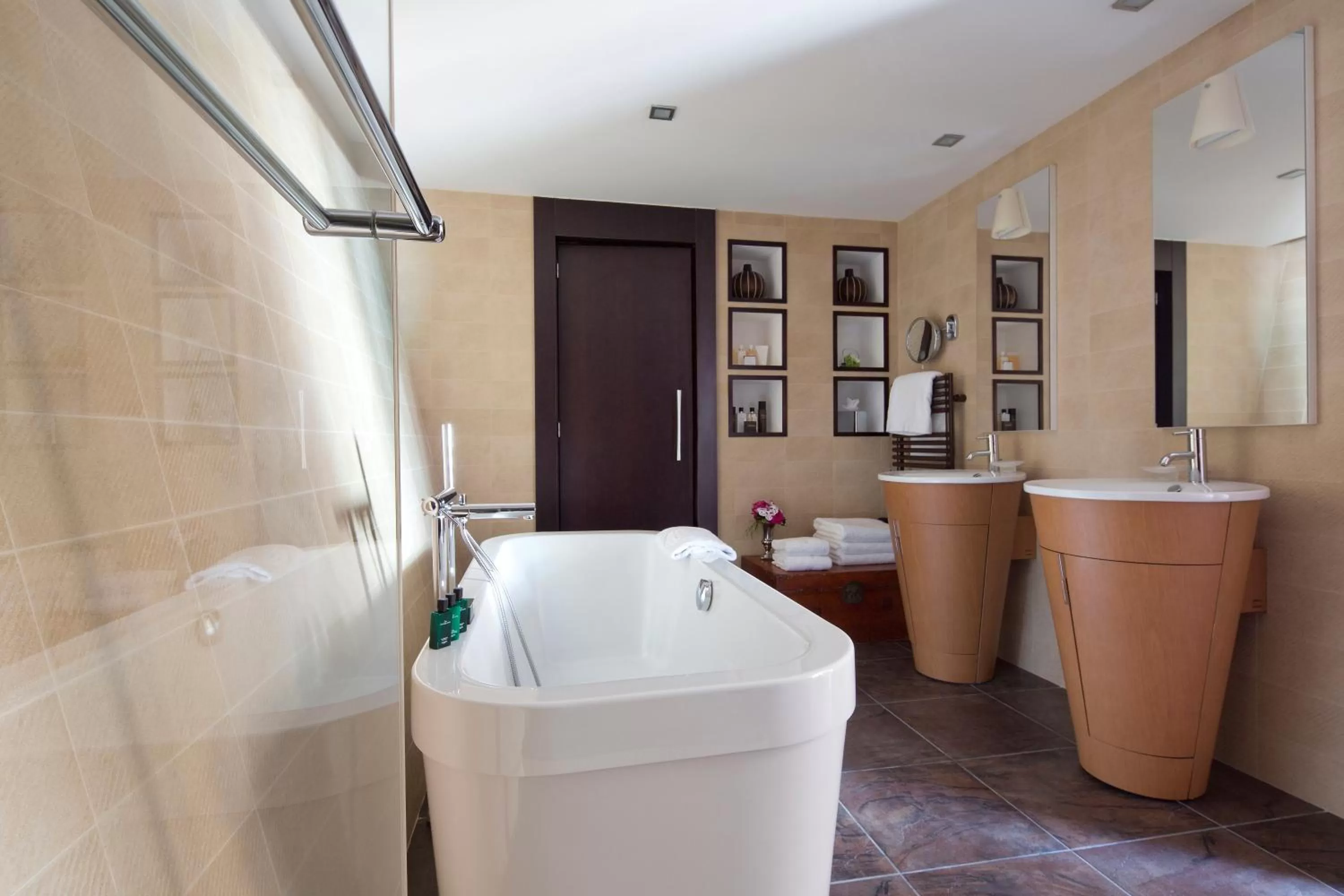 Bathroom in Hôtel Métropole Monte-Carlo - Spa Guerlain