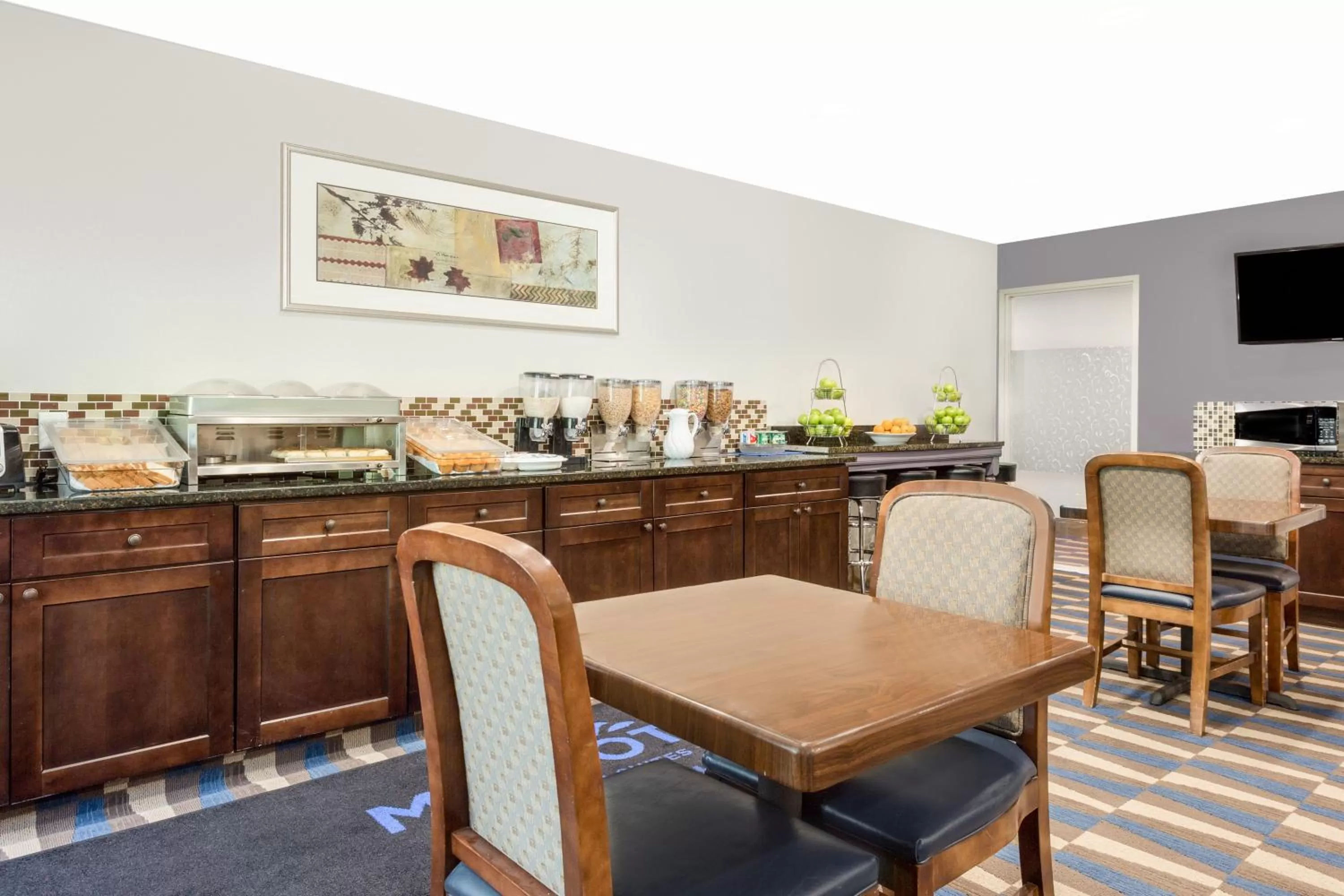 Continental breakfast in Microtel Inn & Suites by Wyndham Bremen