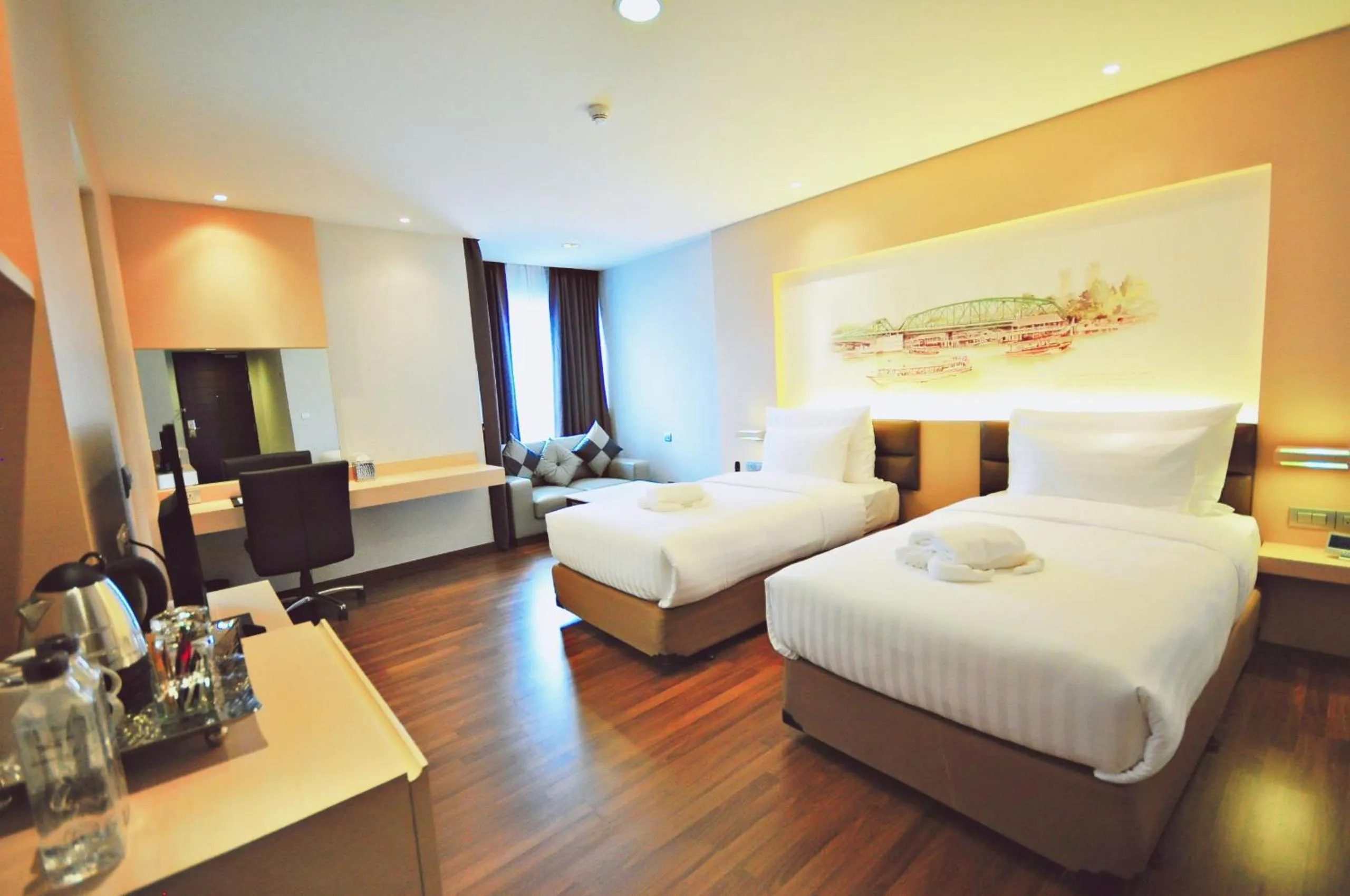 Shower, Bed in Parinda Hotel