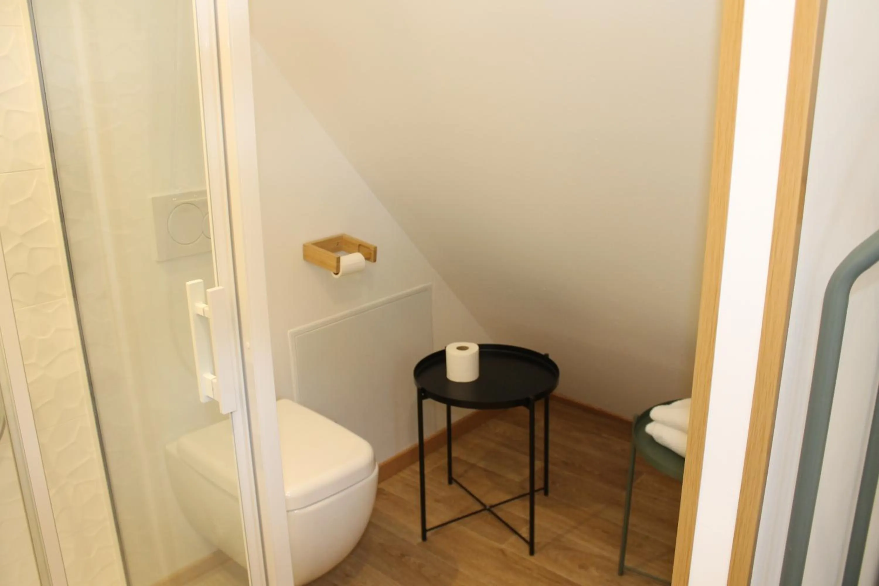 Toilet in Hôtel Le Blason