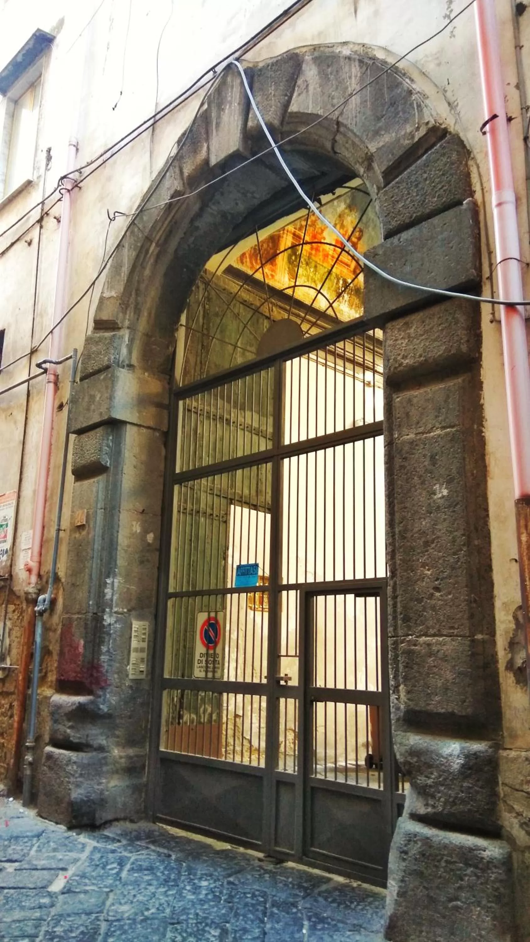 Property building in diLetto a Napoli