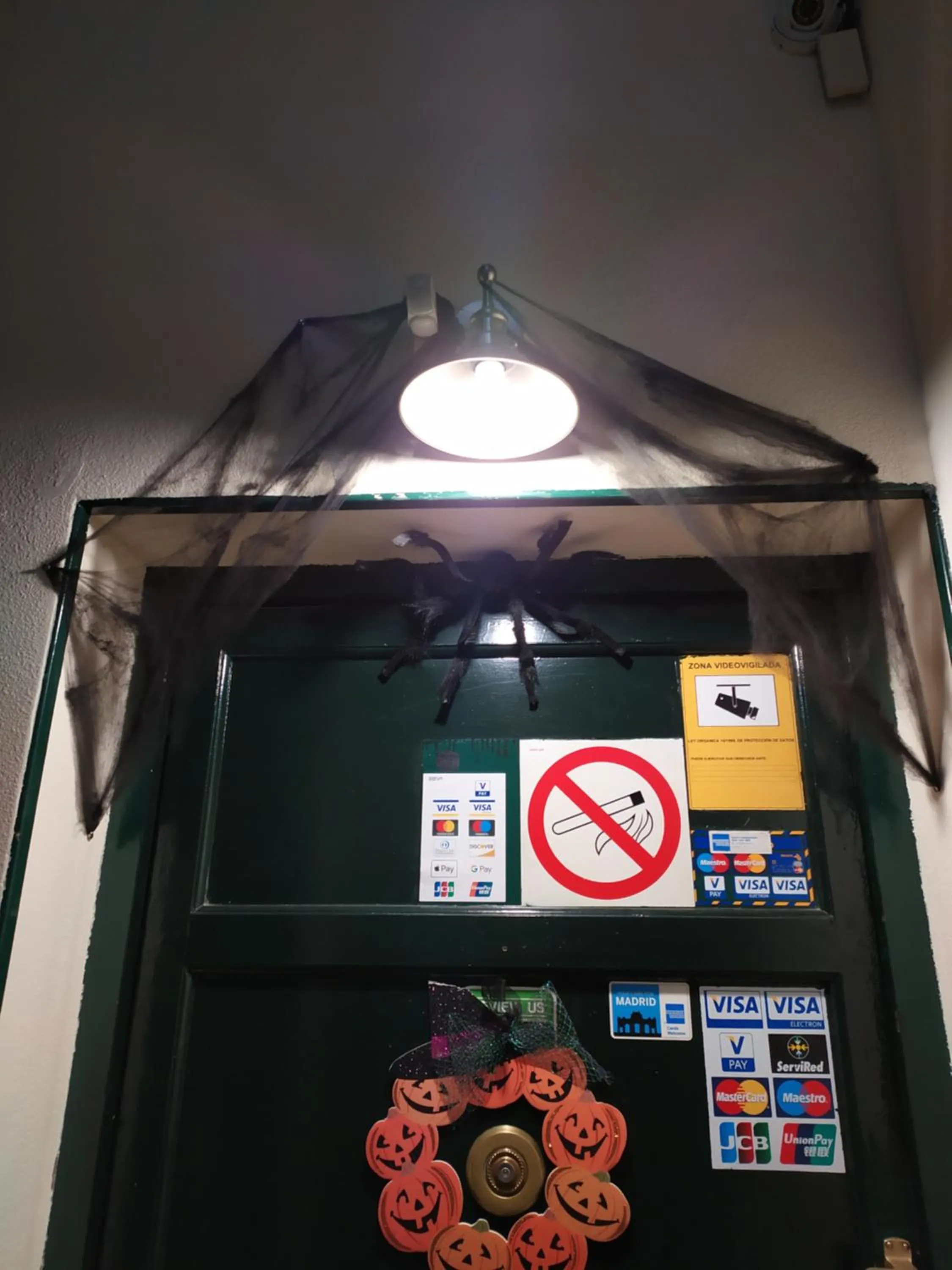 Property building in Hostal Inn Madrid