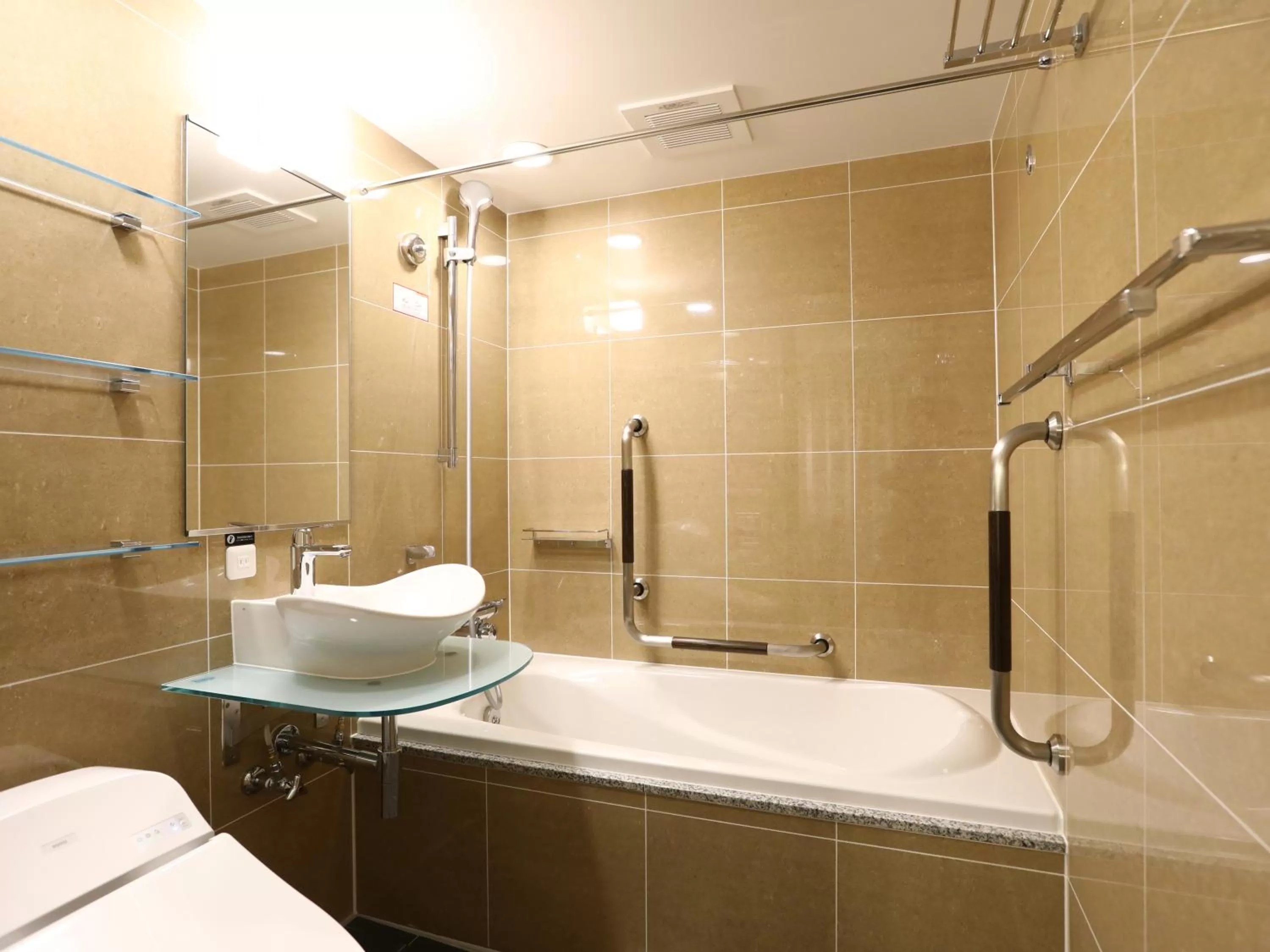 Bathroom in APA Hotel Yamanote Otsuka Ekimae Tower