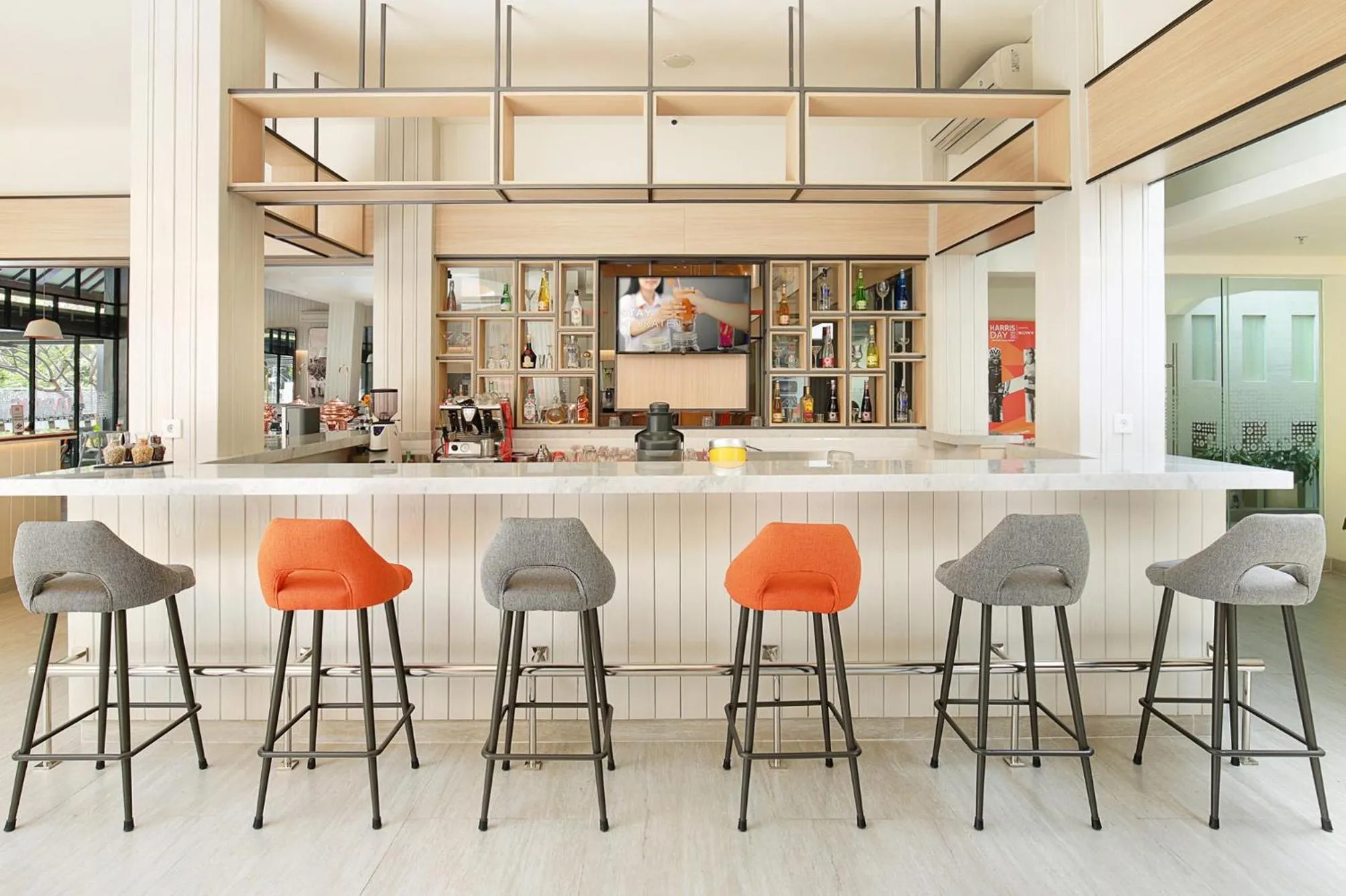 Lounge or bar in HARRIS Hotel Kuta Tuban Bali