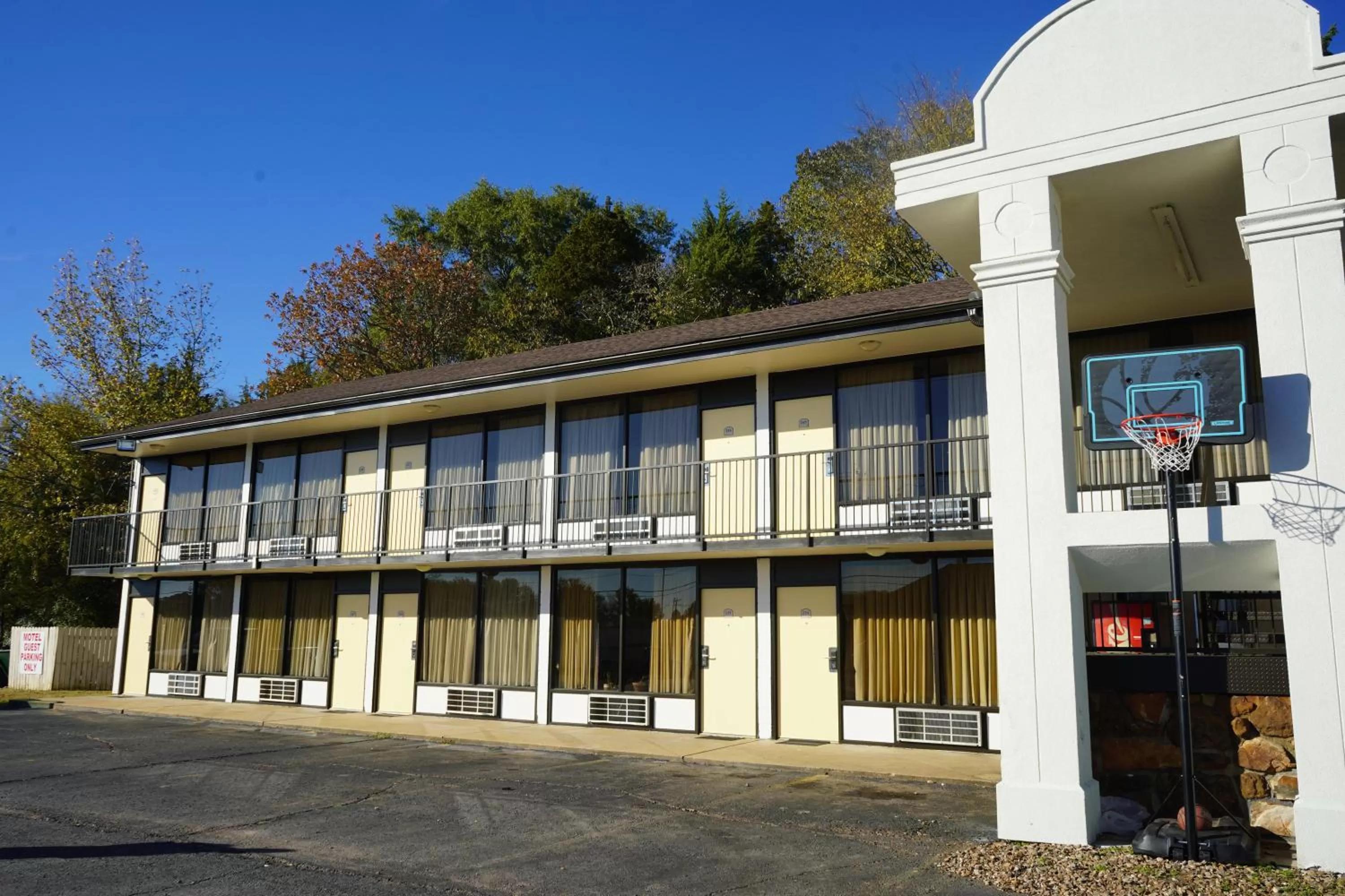 Property building in Sunset Inn Clarksville