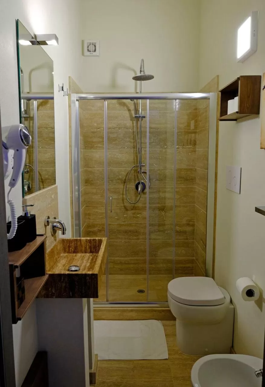 Bathroom in EOS Room and Breakfast