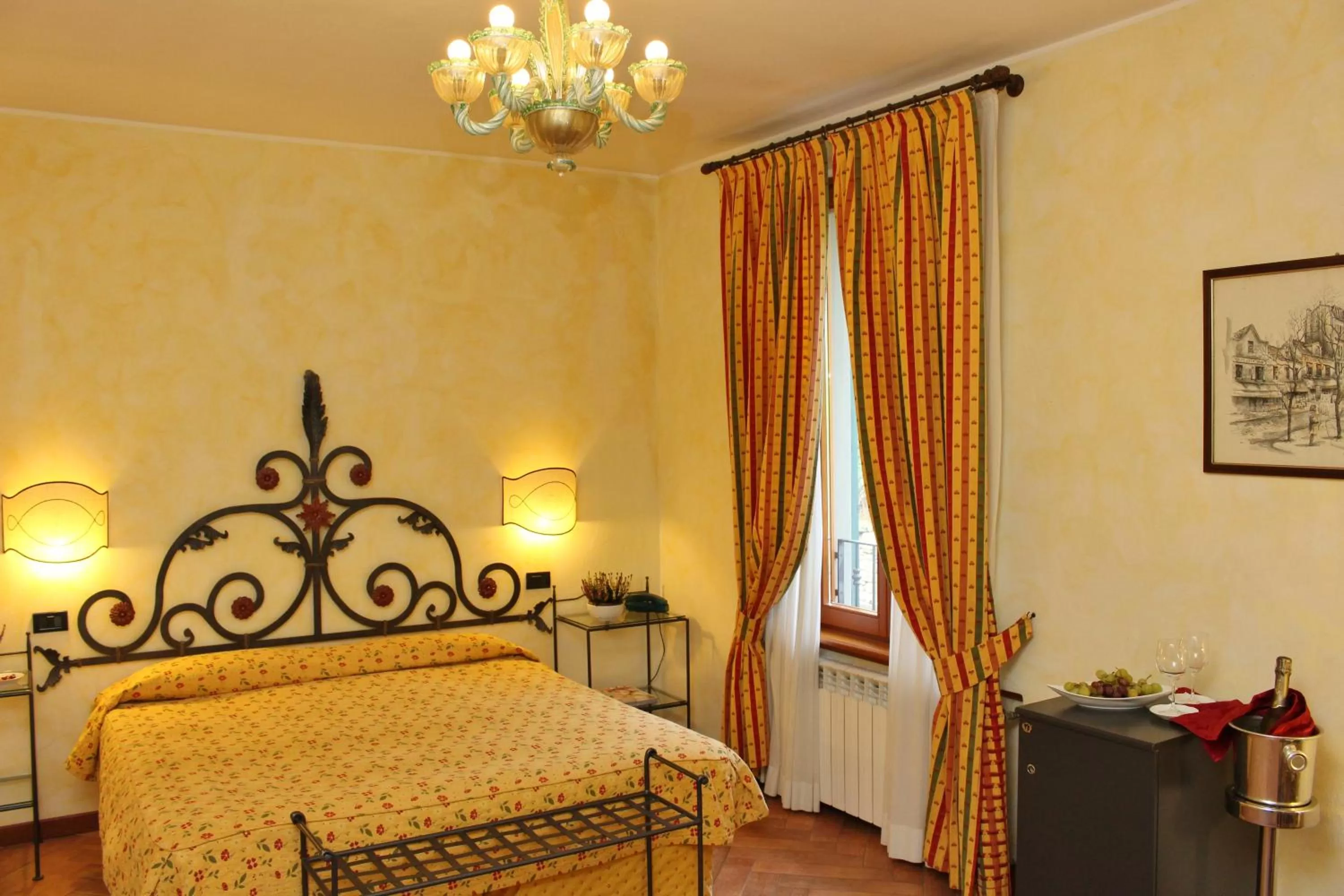 Photo of the whole room, Bed in La Valletta Relais