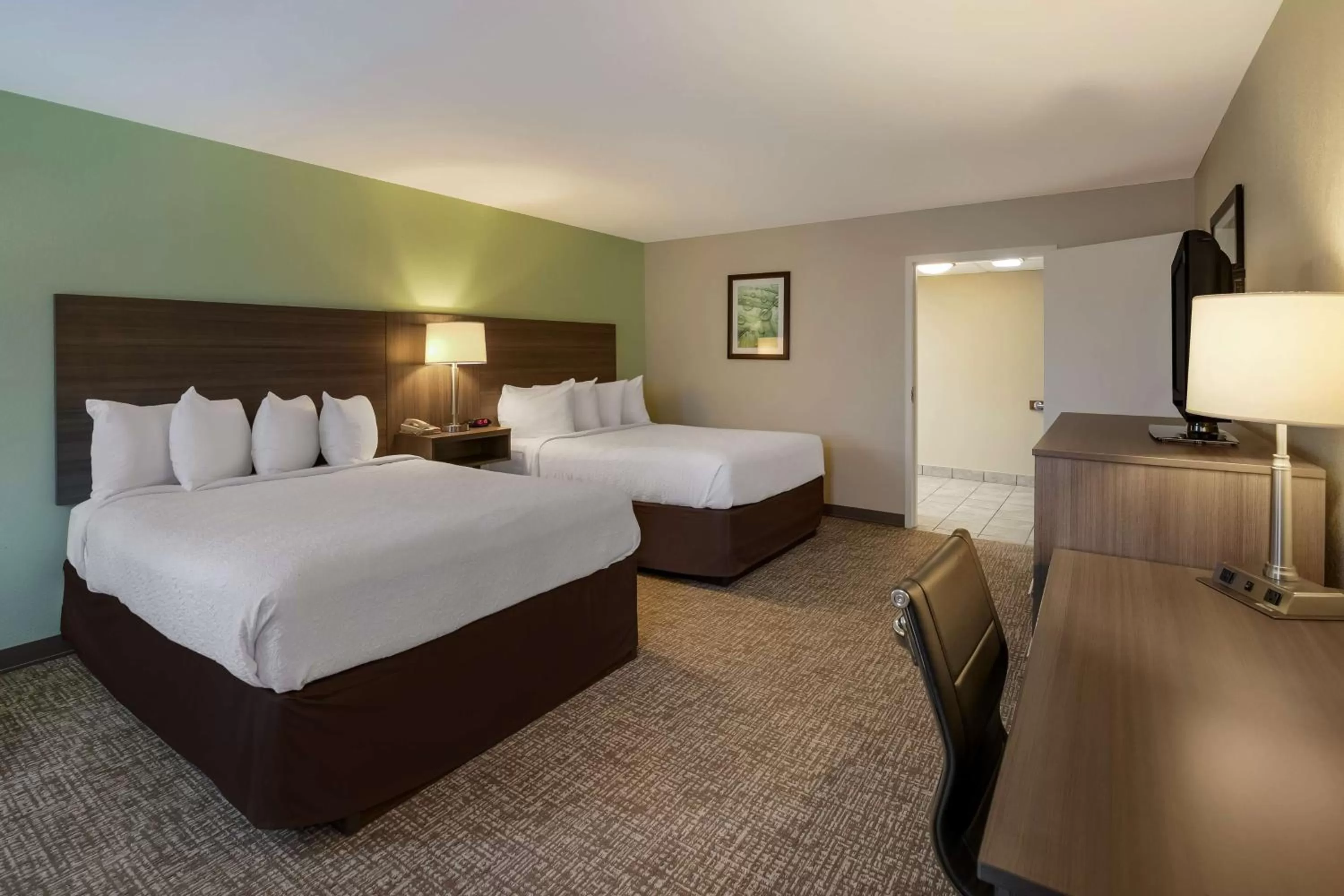 Bedroom, Bed in Best Western Milton Inn