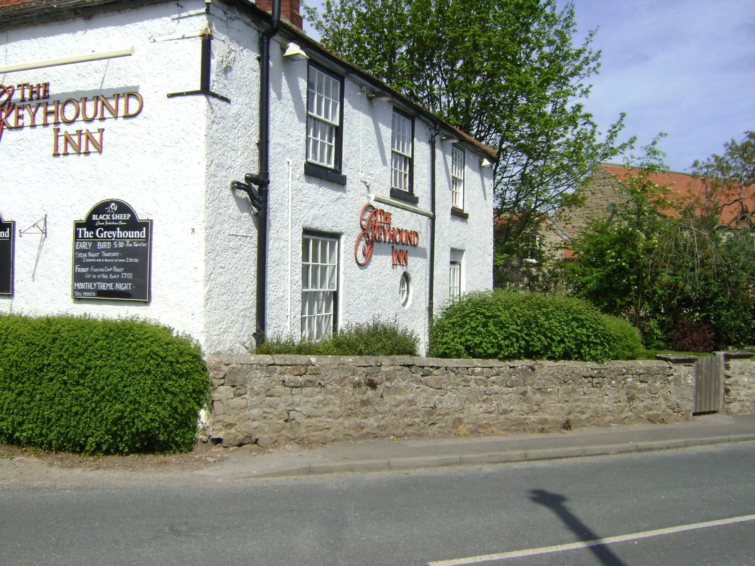 Garden, Property Building in The Greyhound Inn