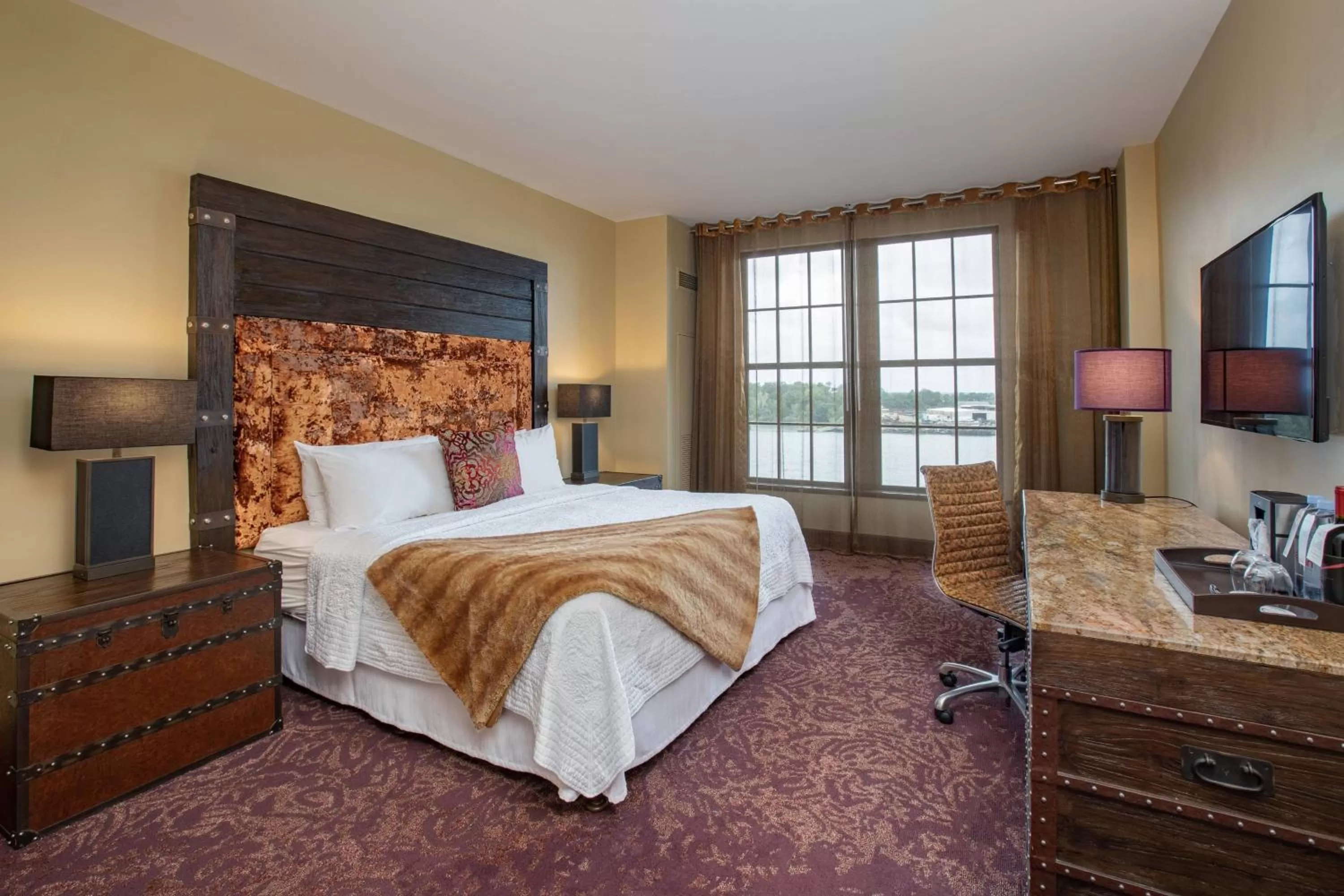 Photo of the whole room, Bed in The Bohemian Hotel Savannah Riverfront, Autograph Collection