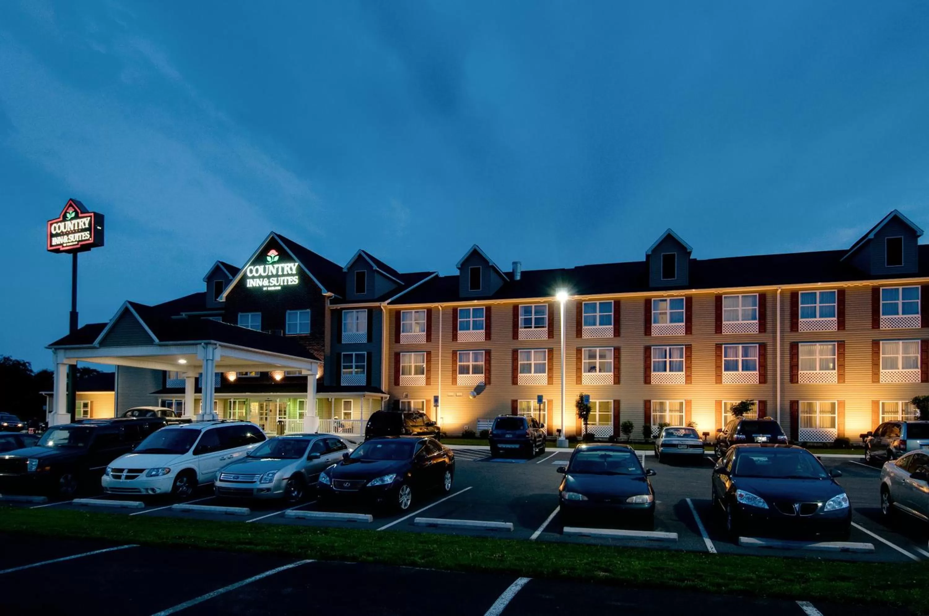 Facade/entrance in Country Inn & Suites by Radisson, Chambersburg, PA