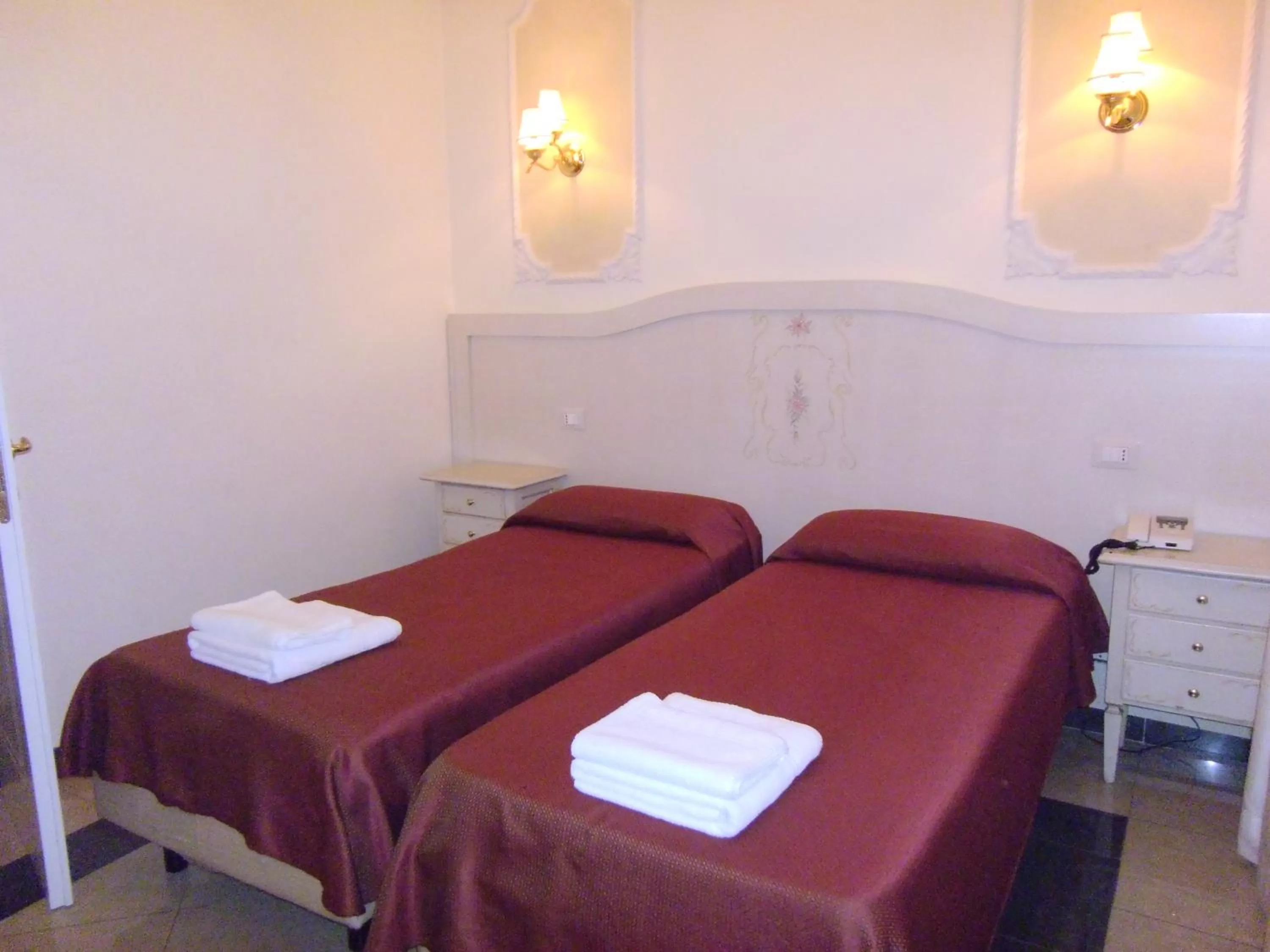 Bed in Cambridge Hotel