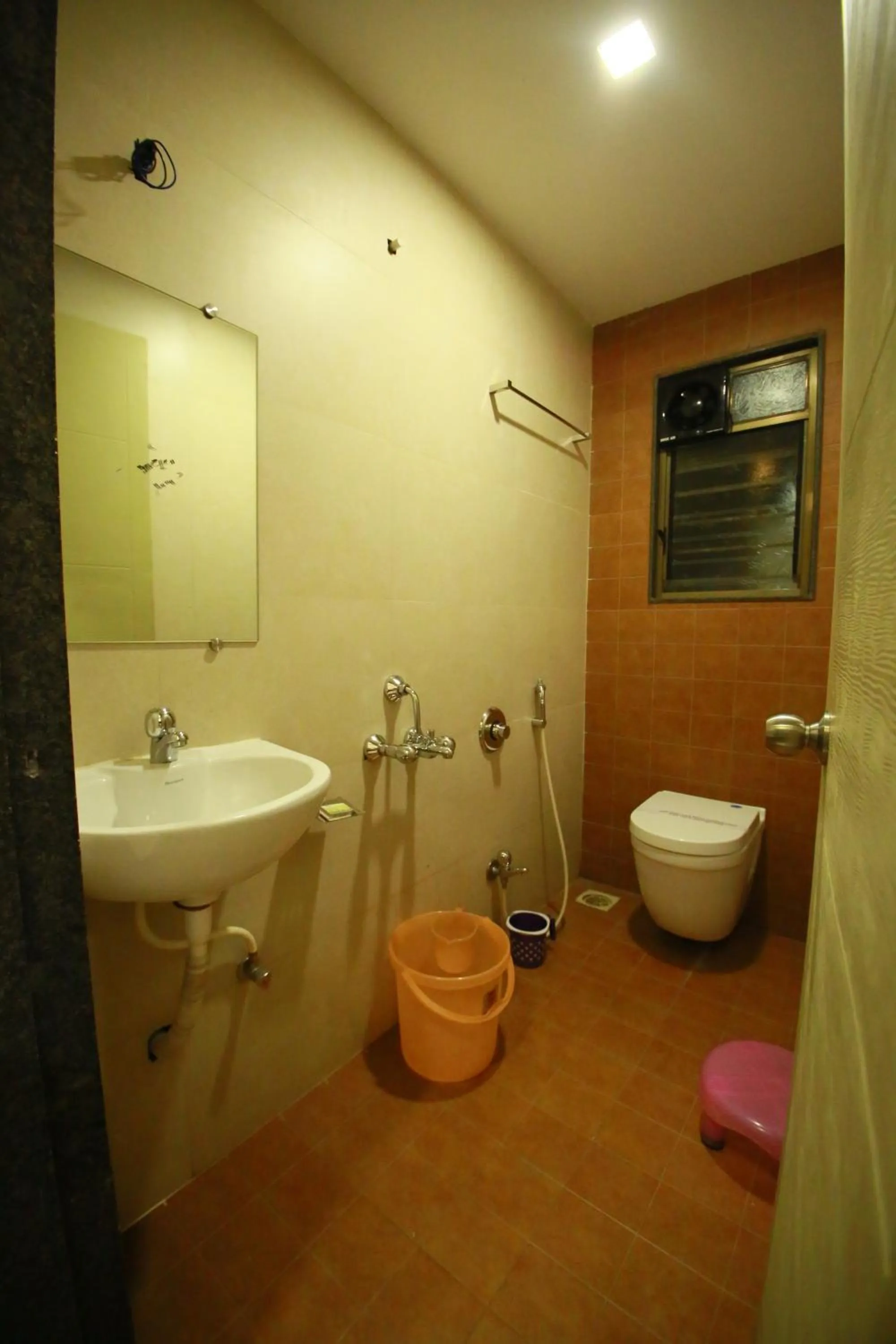 Shower in Hotel Madhuri Executive