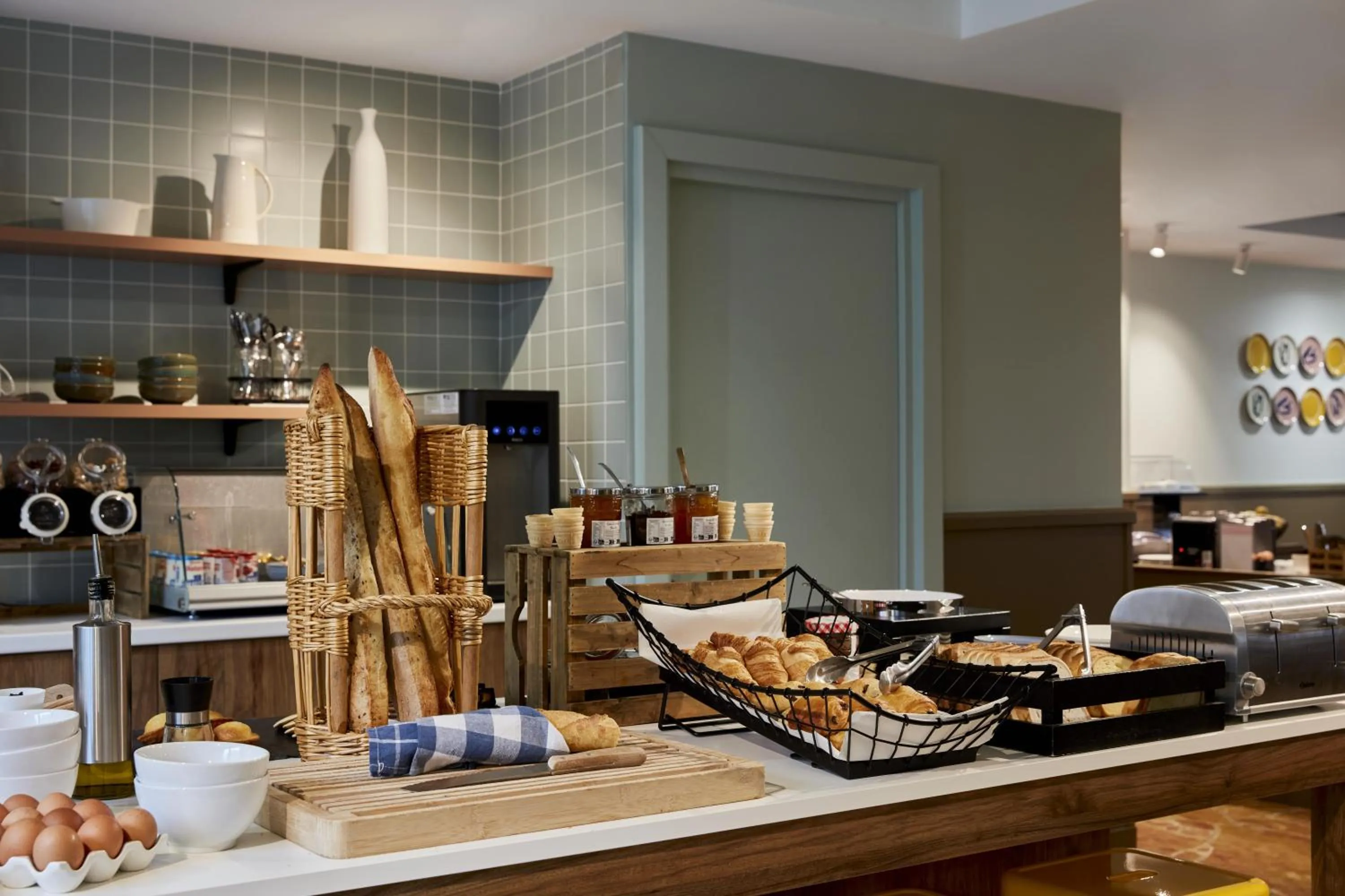 Food in Aparthotel Adagio Paris Buttes Chaumont