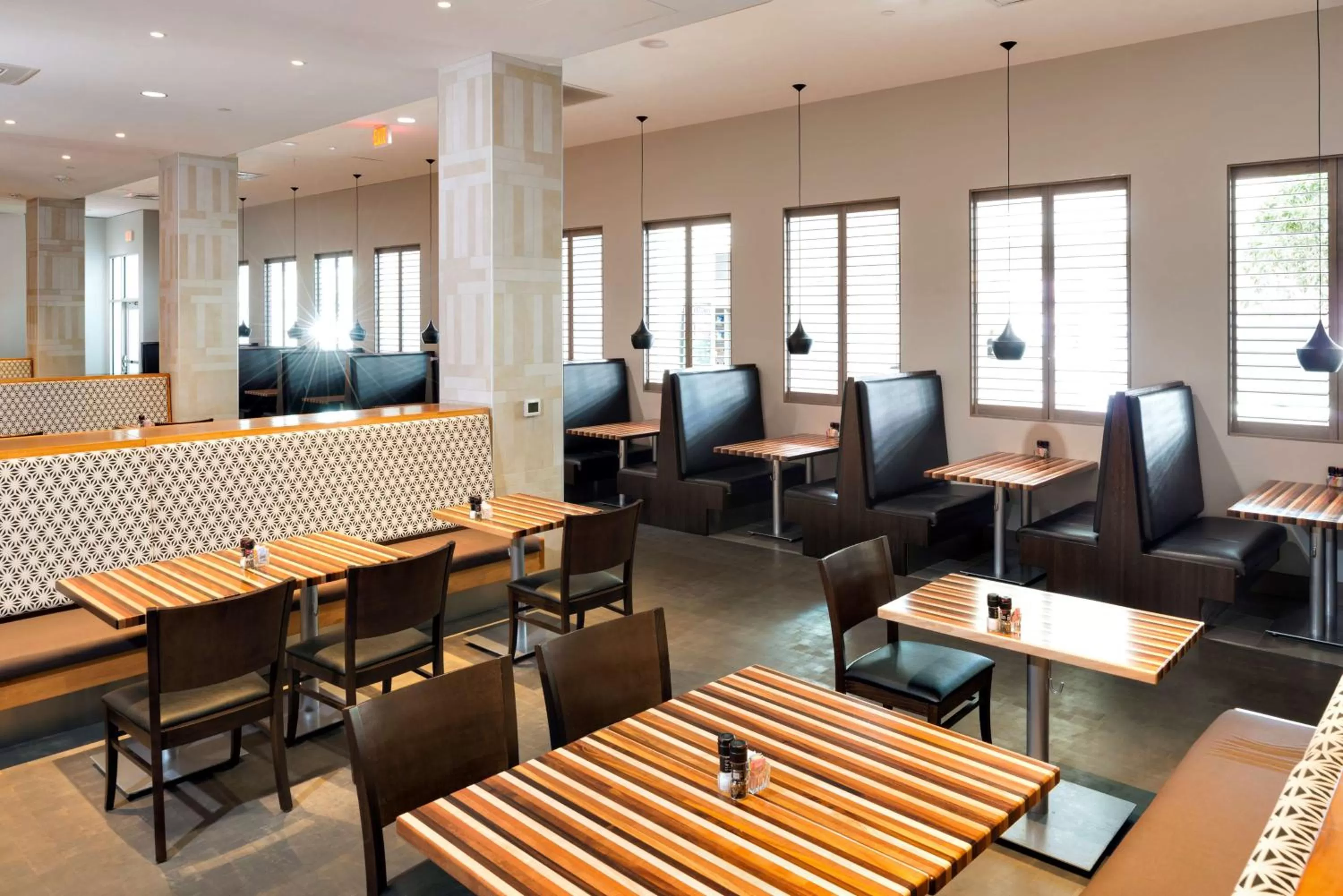 Restaurant/places to eat in Embassy Suites Charlotte/Ayrsley