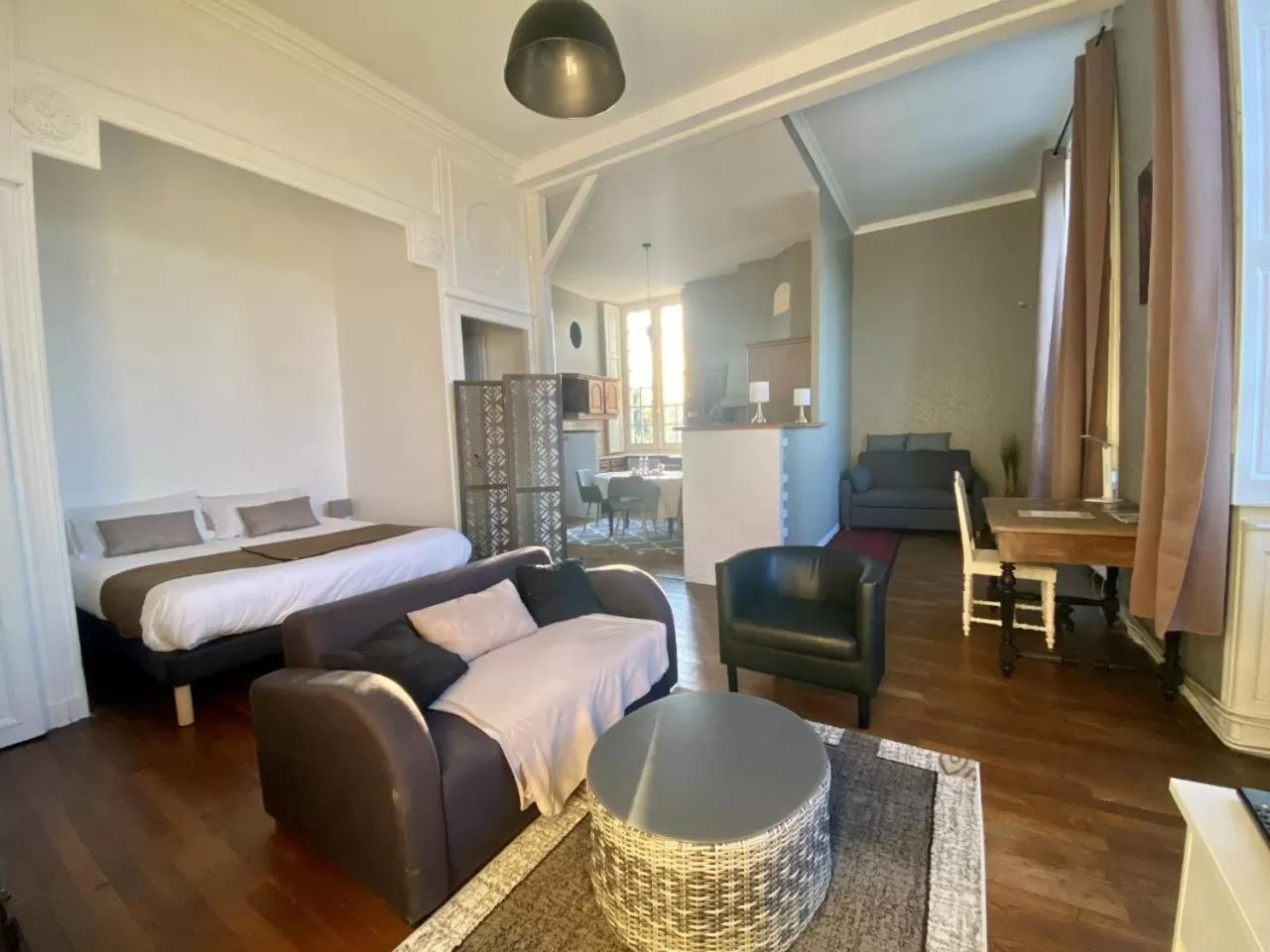 Photo of the whole room in Hôtel Particulier CHÂTEAU DES MARAIS Proximité et vue sur le Lac de Grand lieu