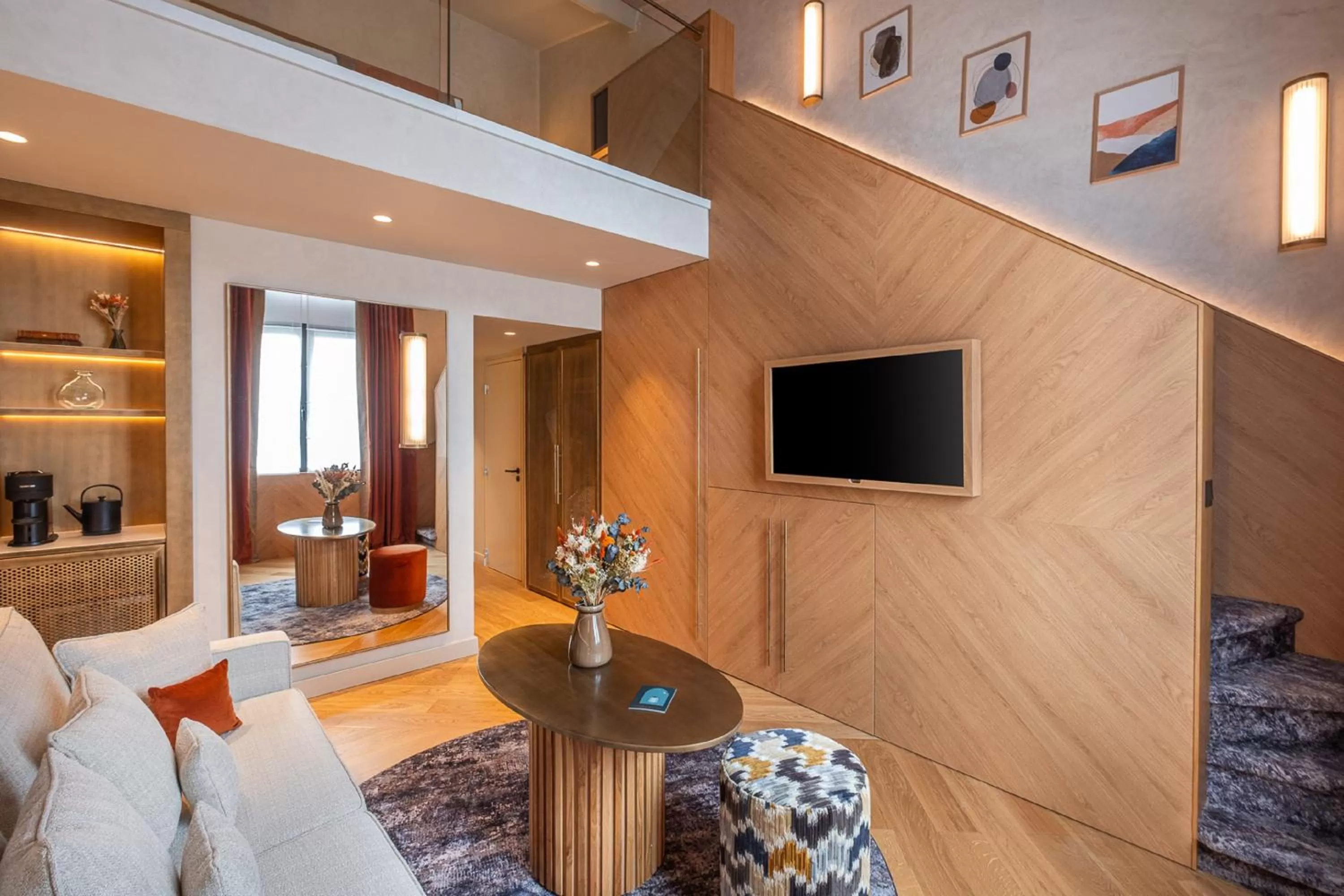 Communal lounge/ TV room in Hôtel Burdigala by Inwood Hotels