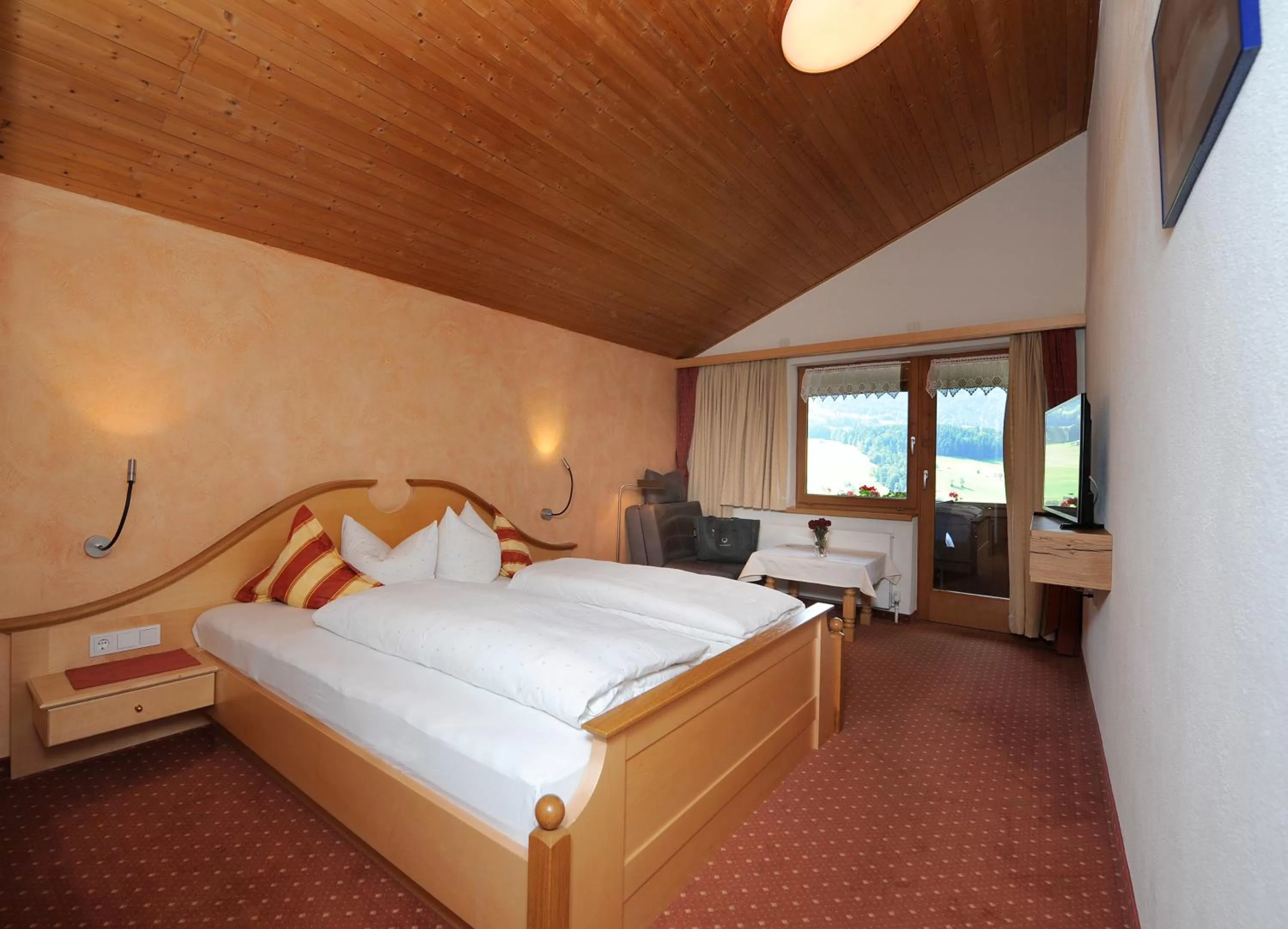 Bed in Hotel St Hubertus