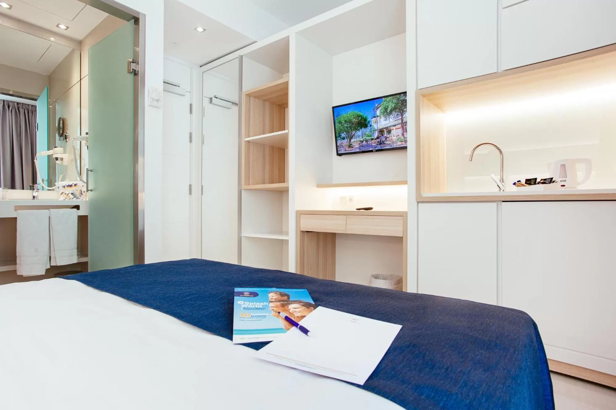 Decorative detail, Bed in Globales Acis y Galatea