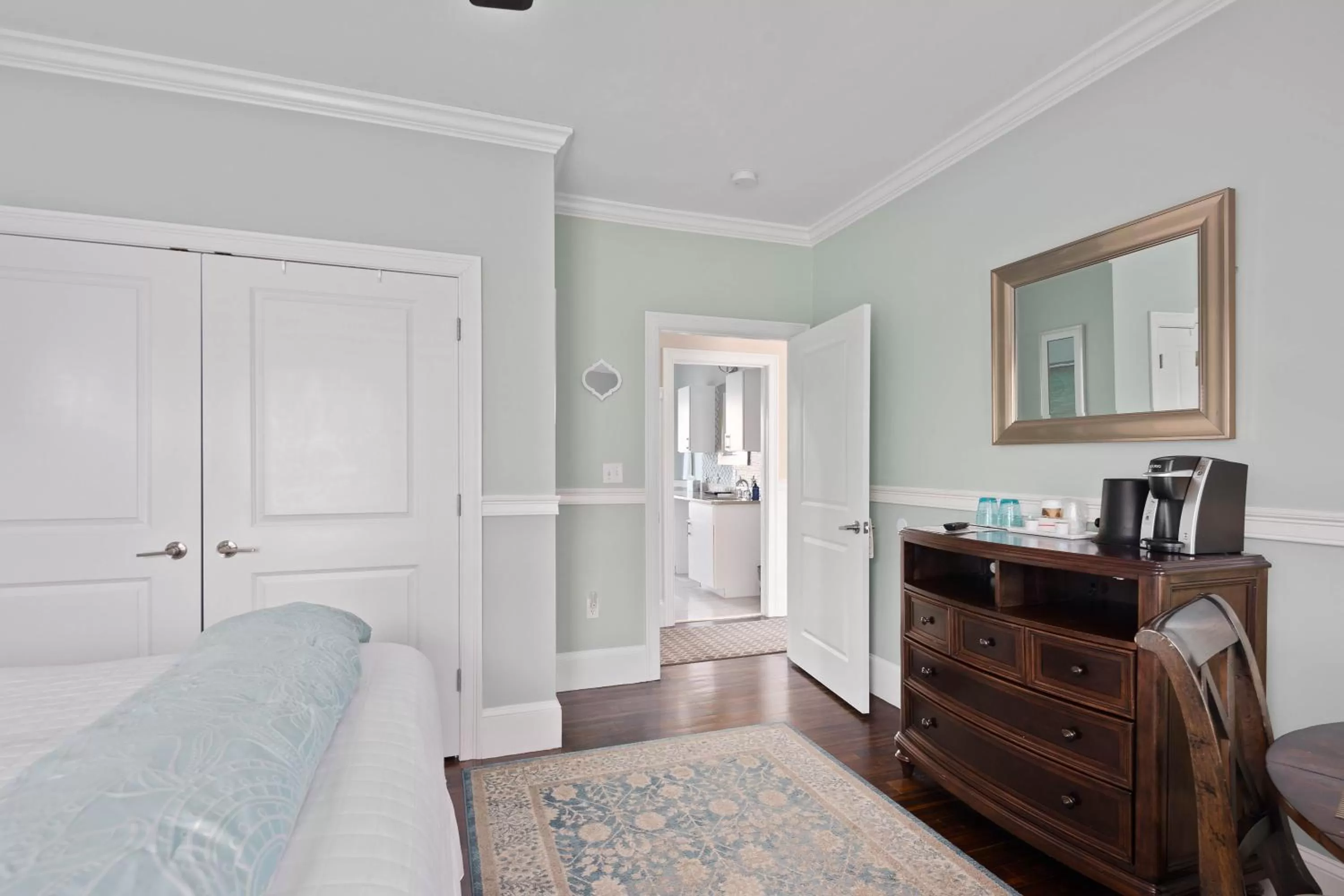 Bed in The Beacon Waterfront Inn