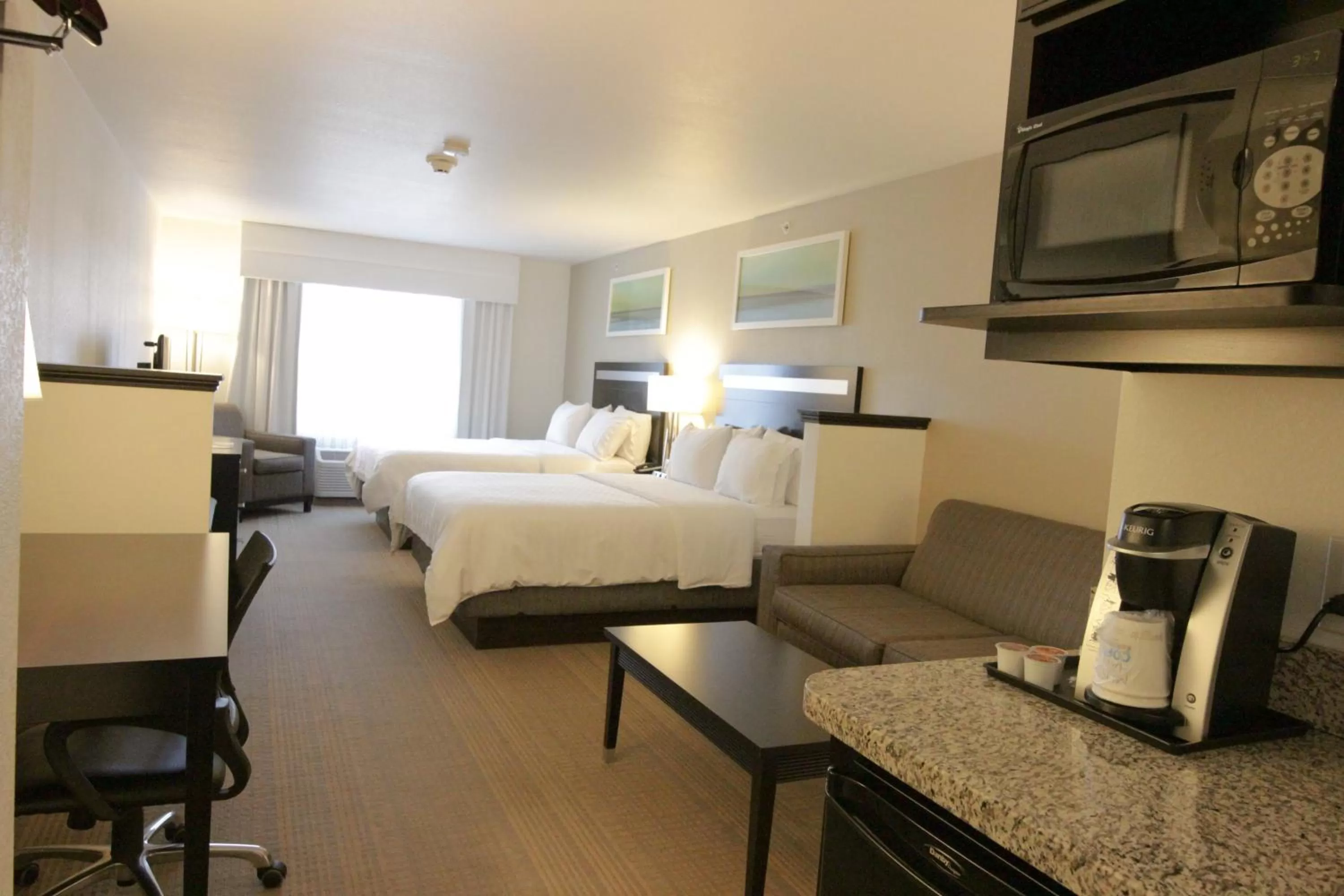 Photo of the whole room, Bed in Holiday Inn Express and Suites Montgomery by IHG