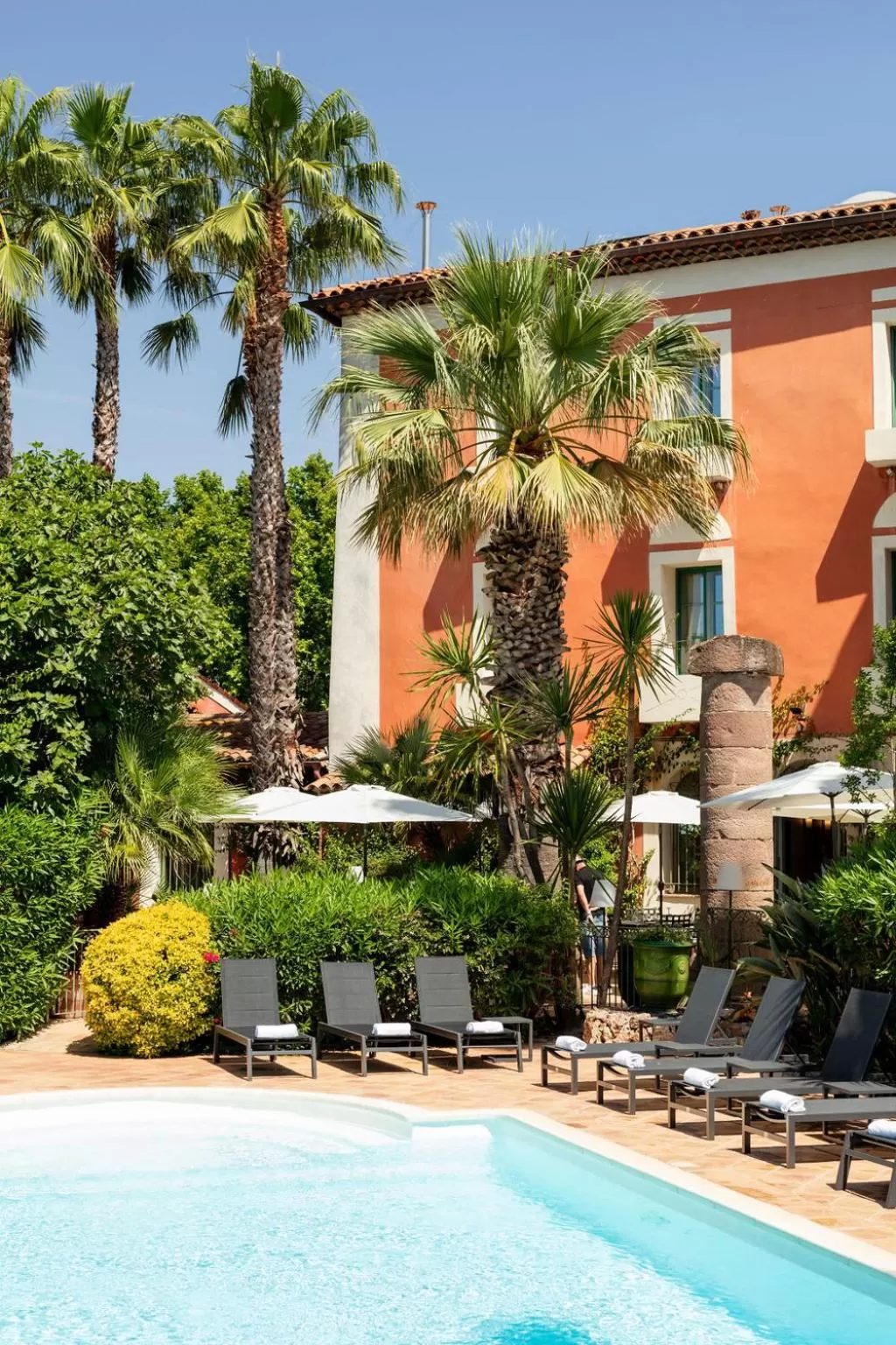 Patio in Hôtel l'Arena