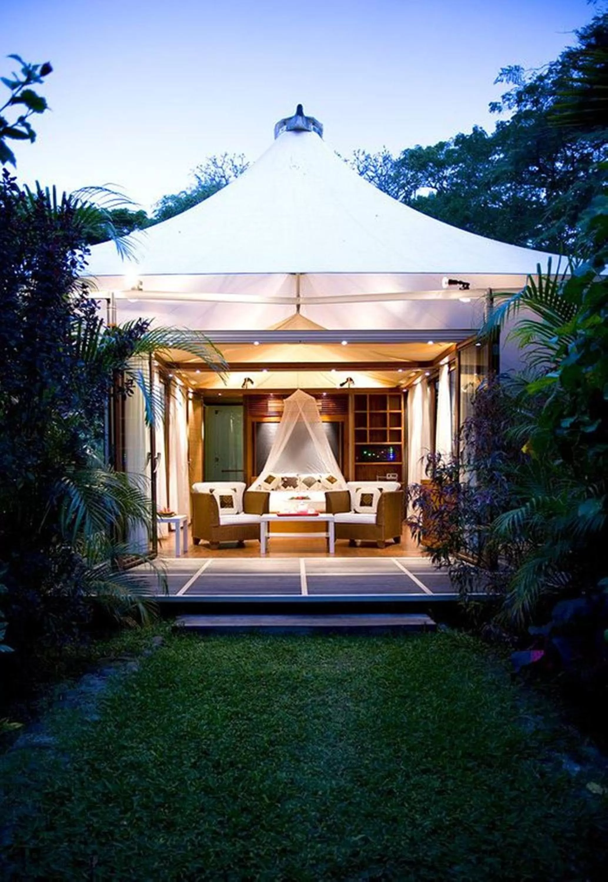 Facade/entrance in The Fiji Orchid