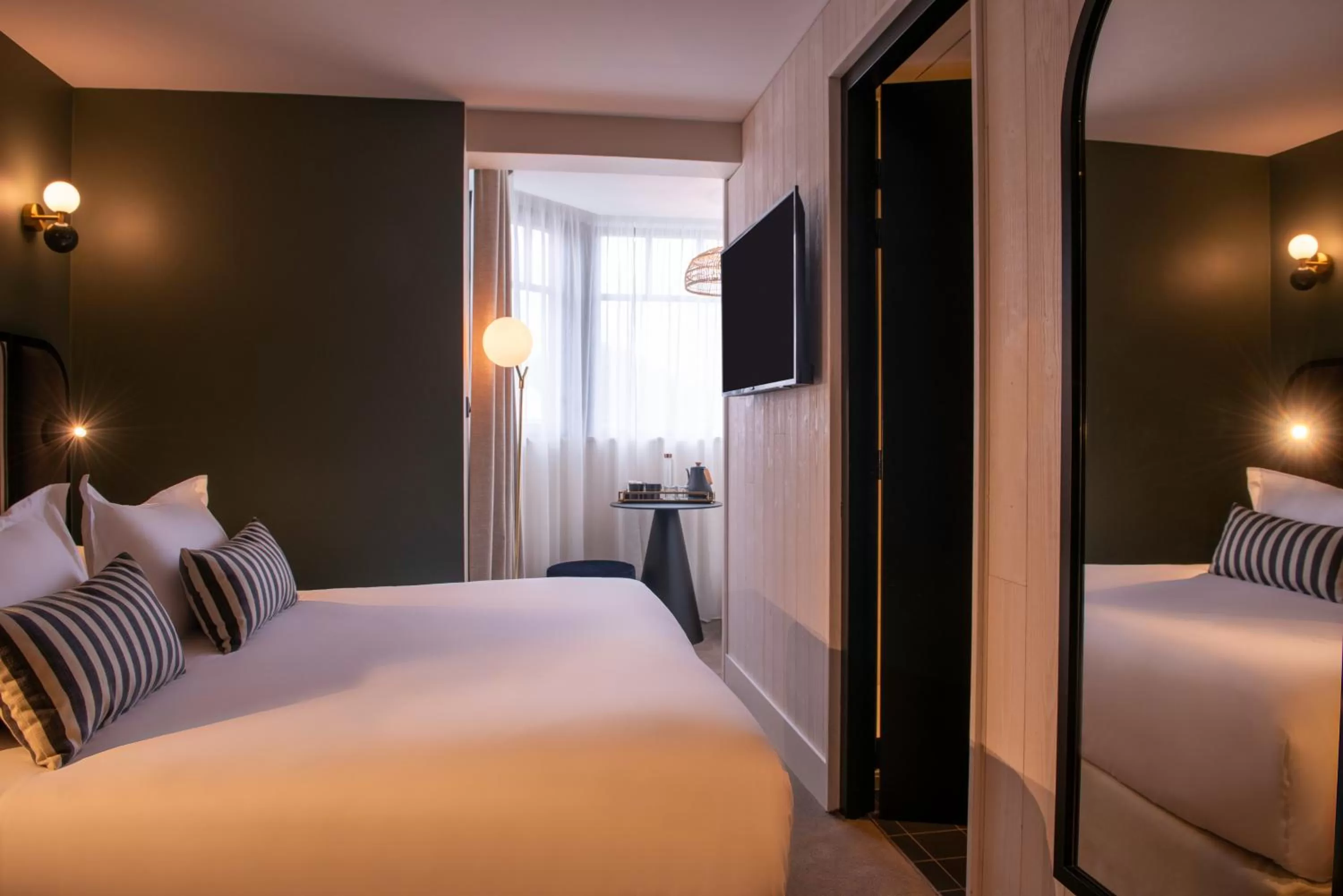 Photo of the whole room, Bed in Le Celtique & Spa