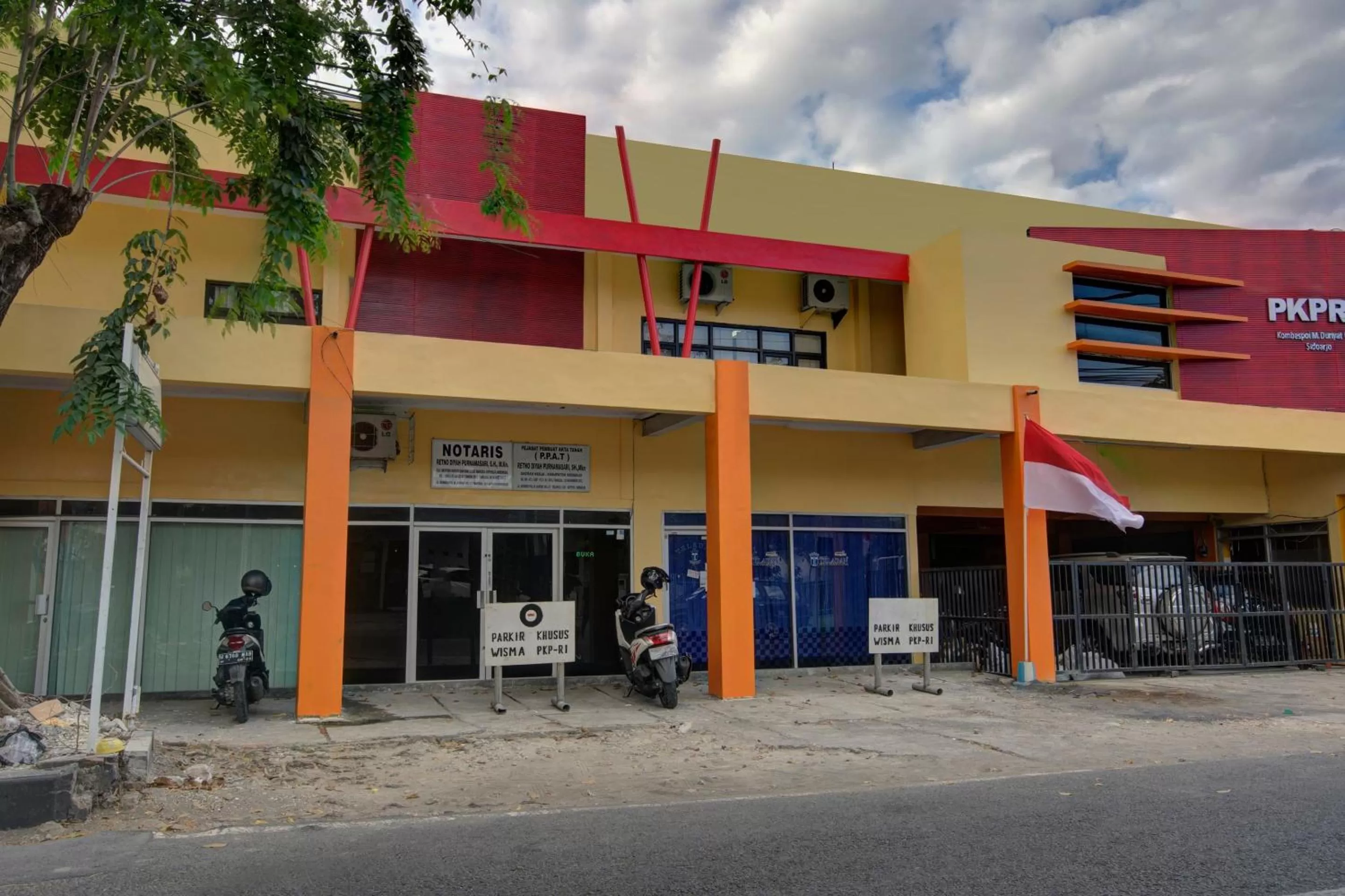 Facade/entrance, Property Building in OYO 3862 Syariah Hotel Pandan Wangi